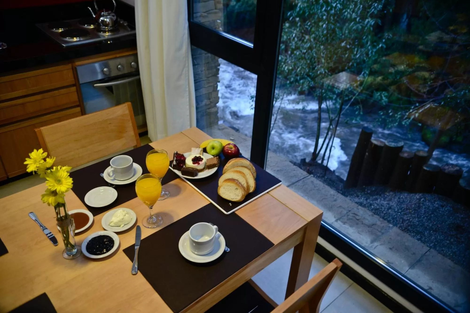 Seating area in El Oasis Apart Hotel