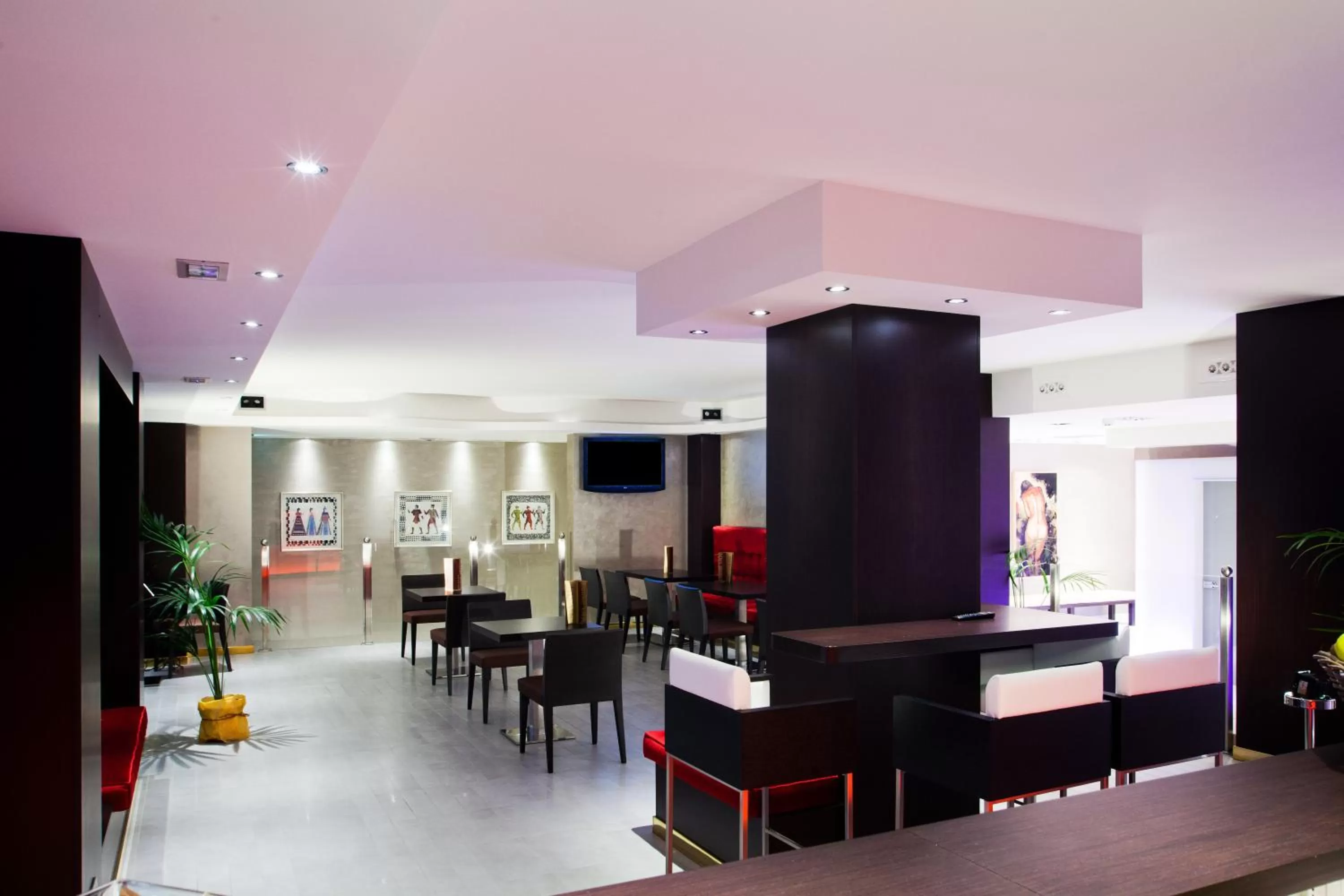 Lounge or bar in Terminal Palace & SPA