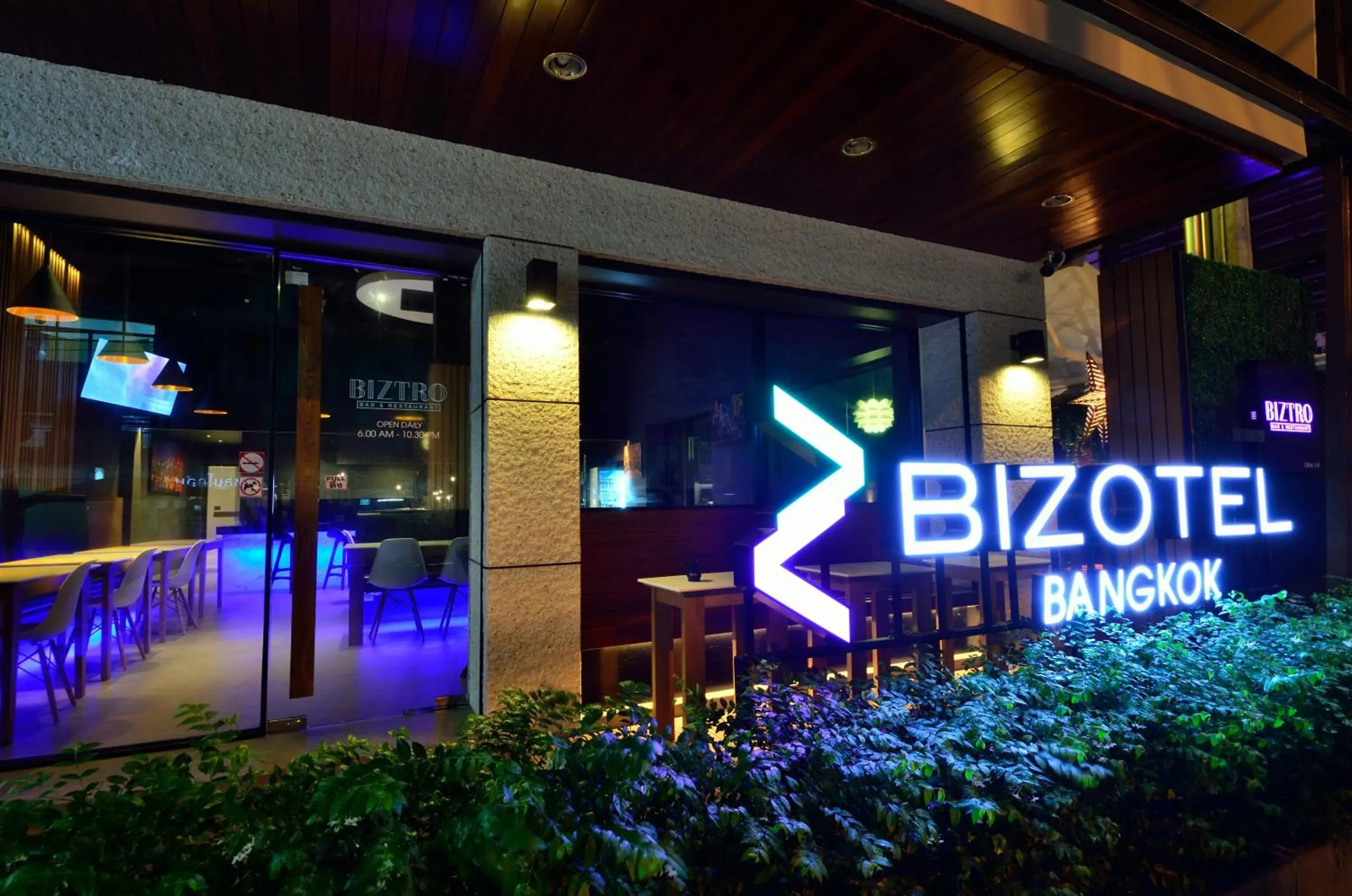 Restaurant/places to eat in Bizotel Premier Hotel & Residence