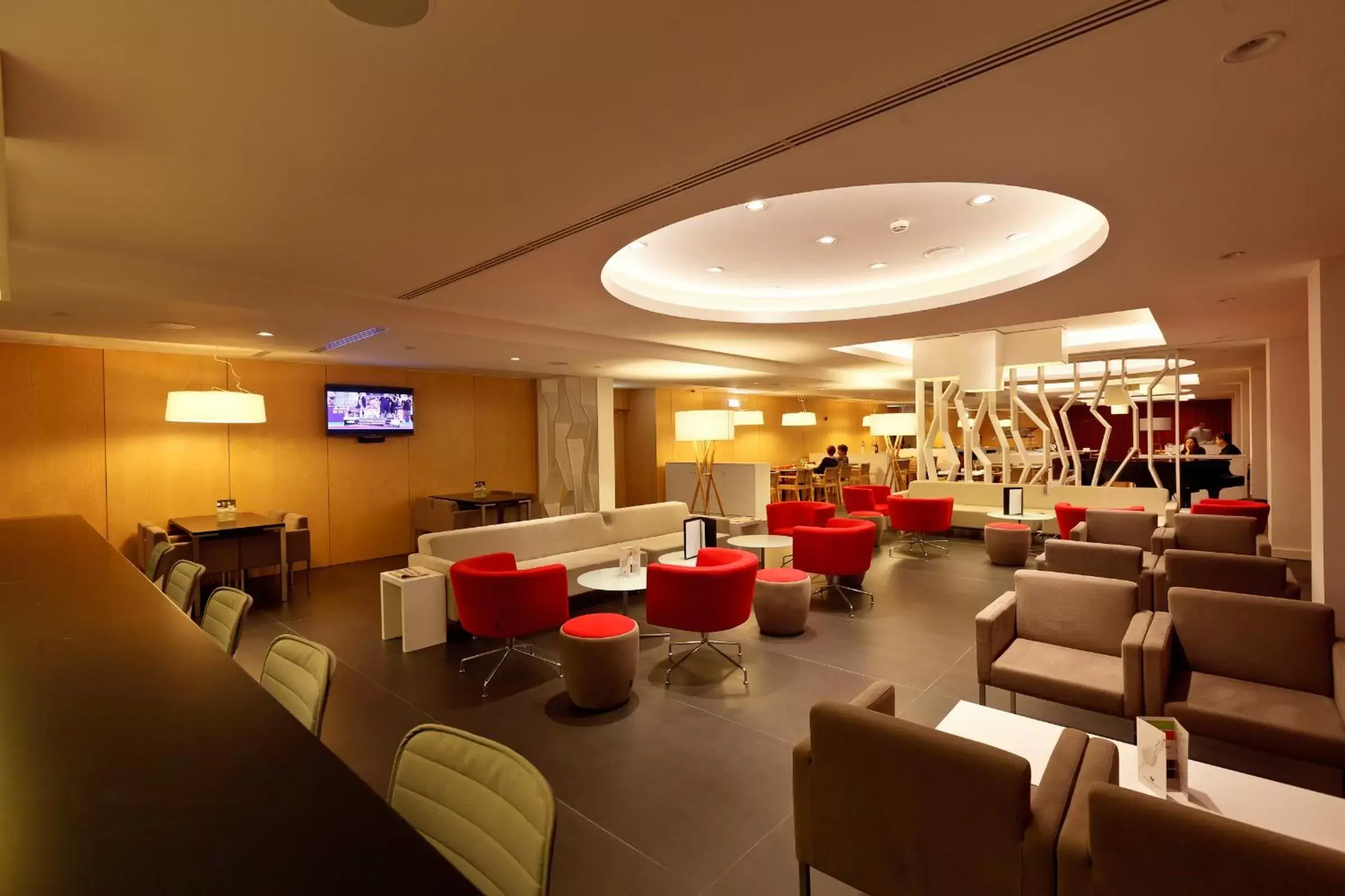 Lounge or bar, Restaurant/Places to Eat in Hotel Mercure Braga Centro