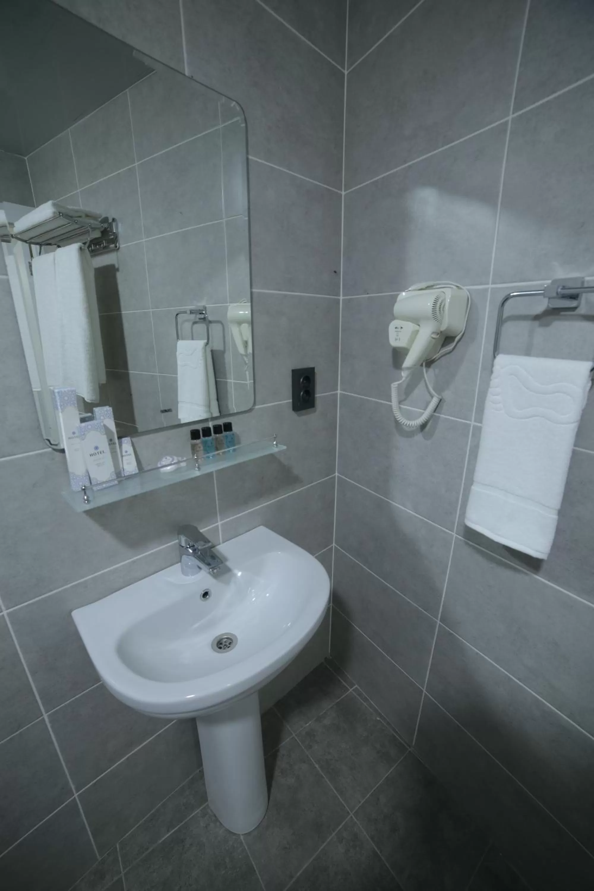 Shower in Samarqand Darvoza