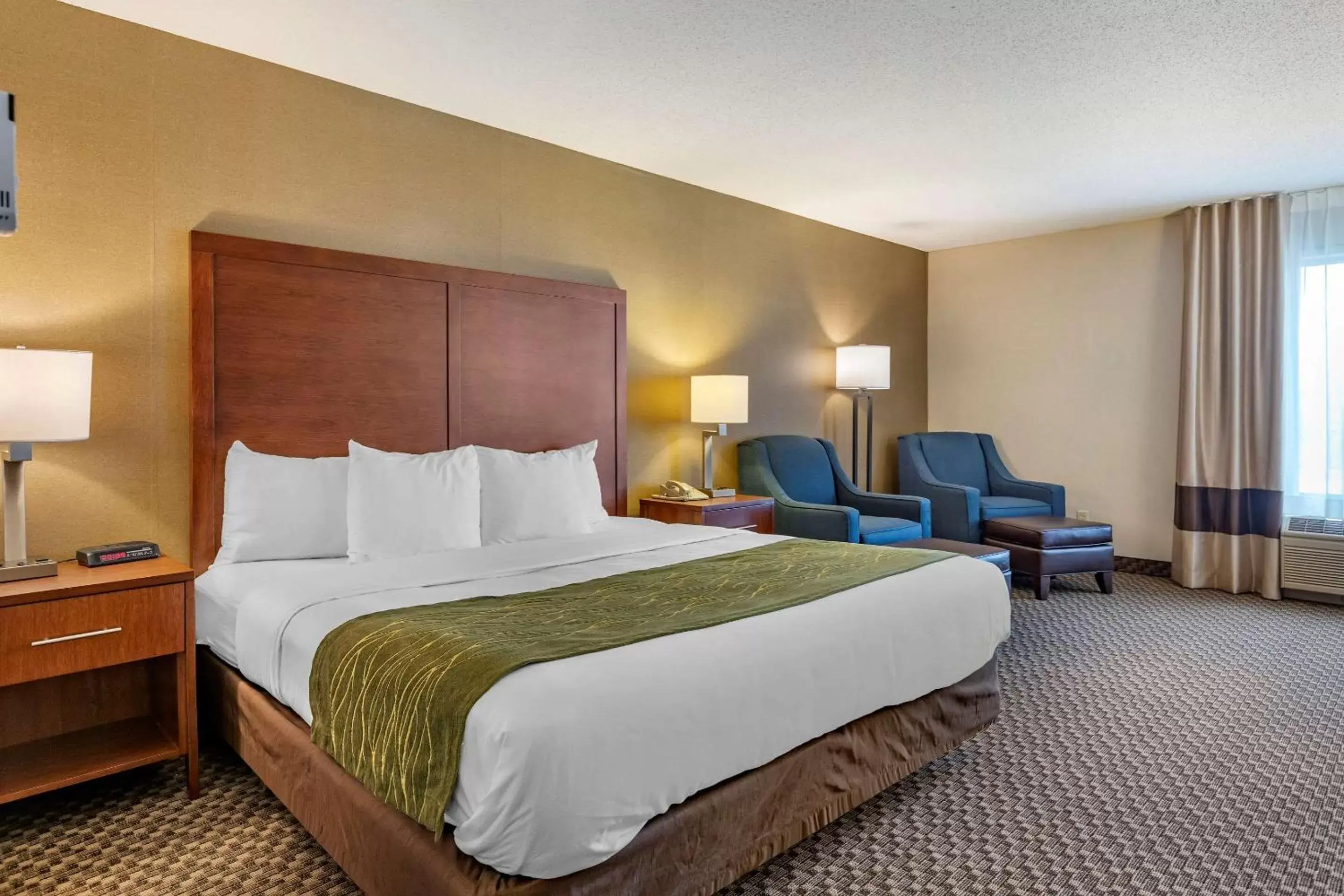 Photo of the whole room, Bed in Comfort Inn Charlotte