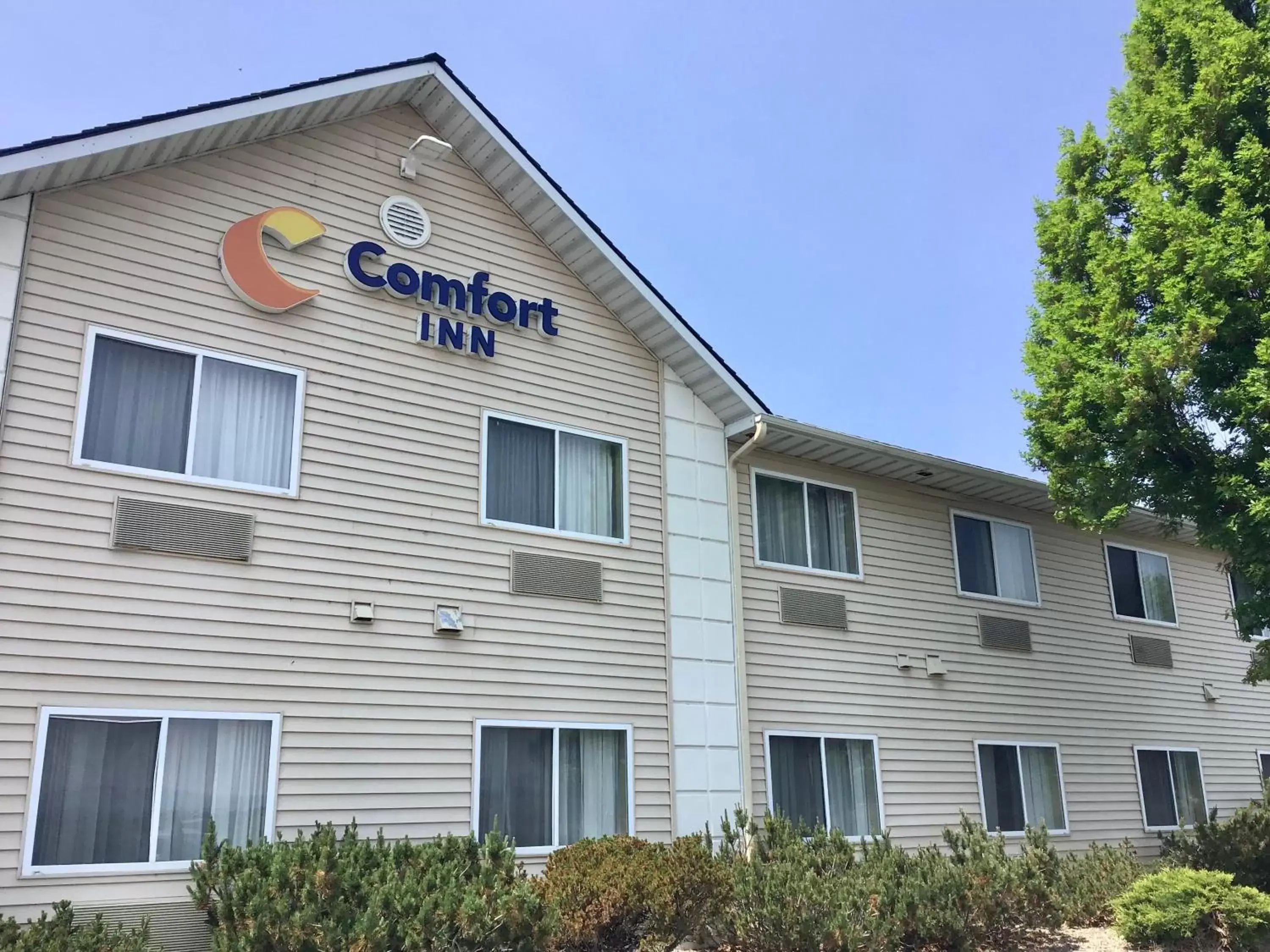 Property Building in Comfort Inn Central University South