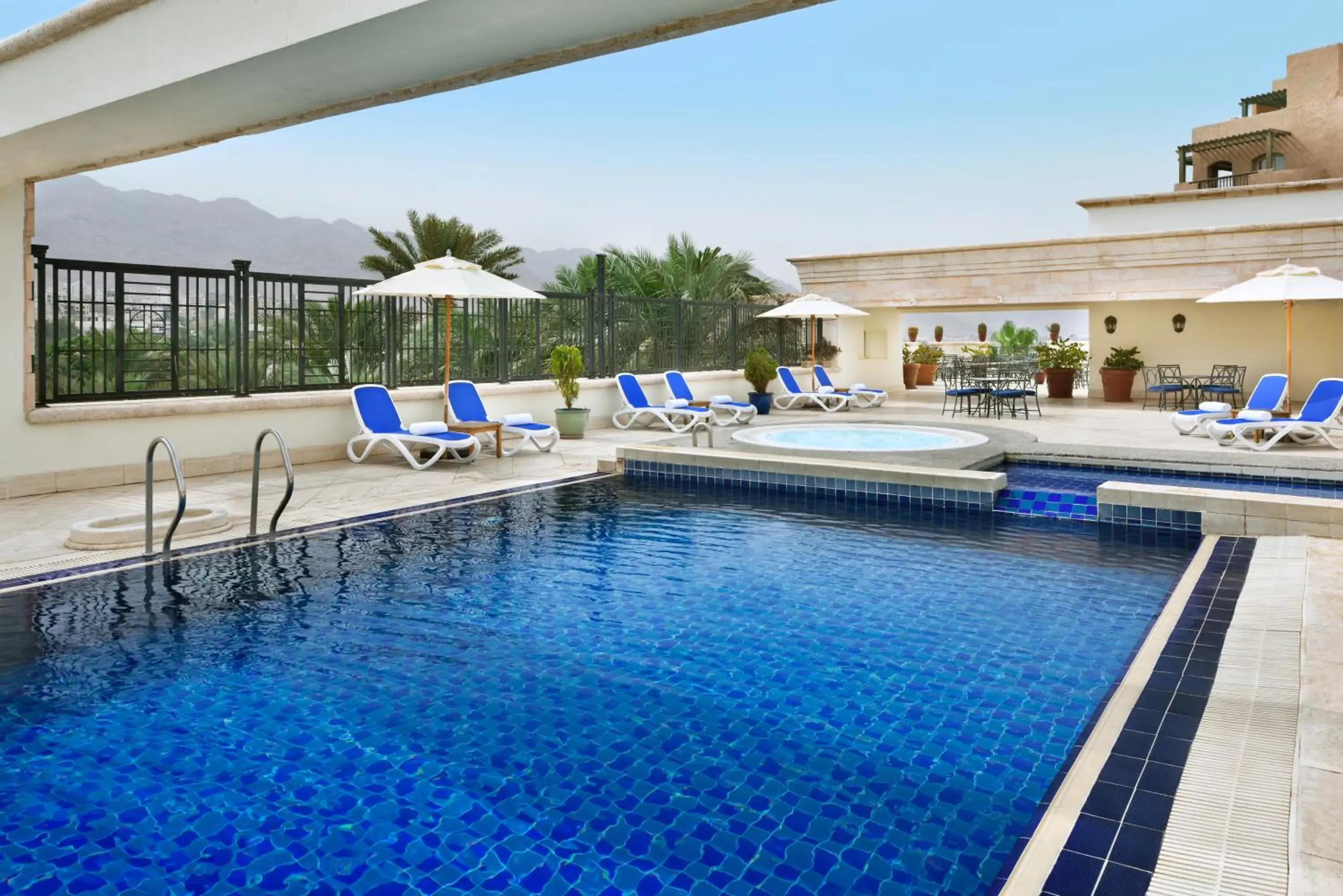 Restaurant/places to eat, Swimming Pool in Movenpick Resort & Residences Aqaba