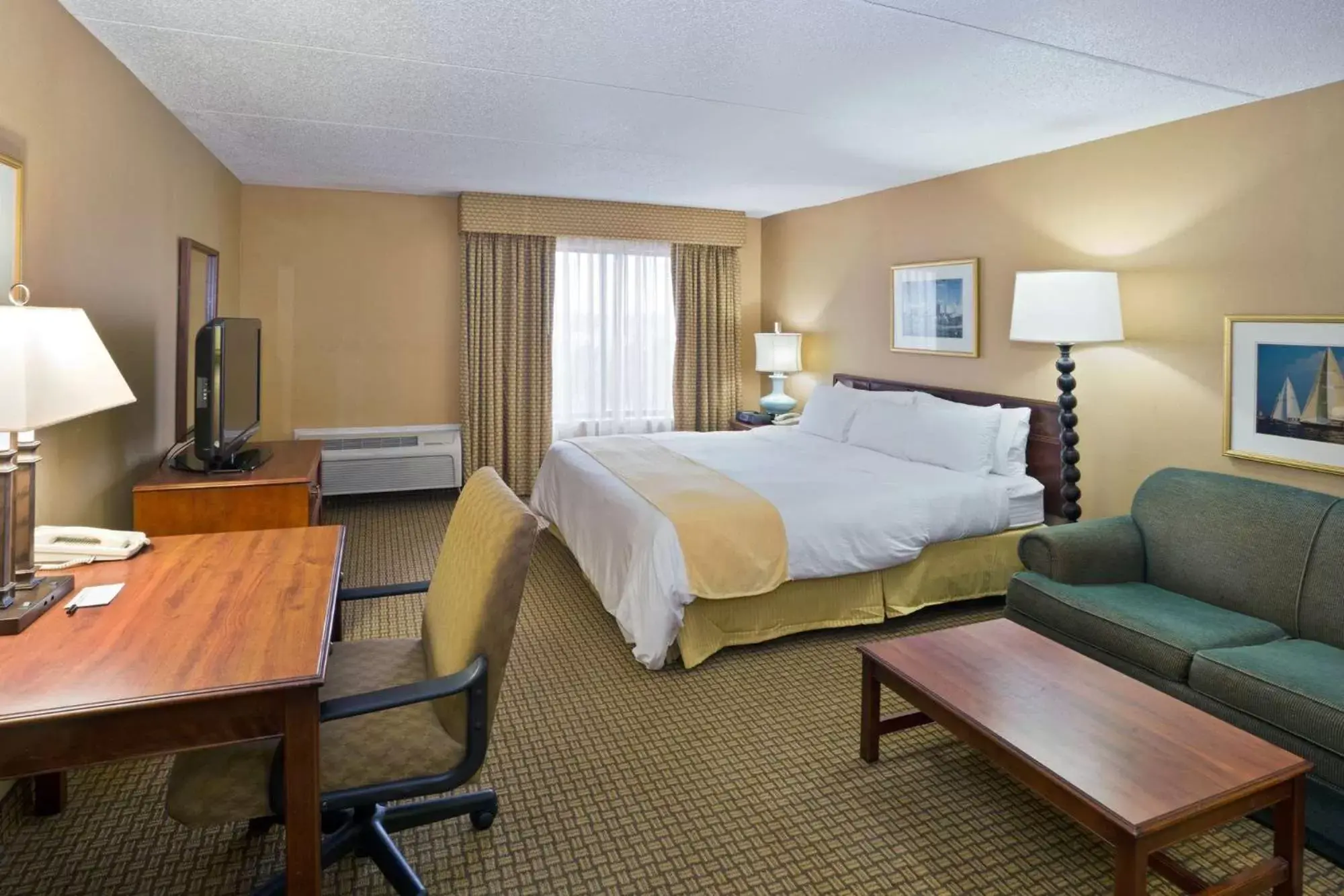 Photo of the whole room in Radisson Cleveland Airport