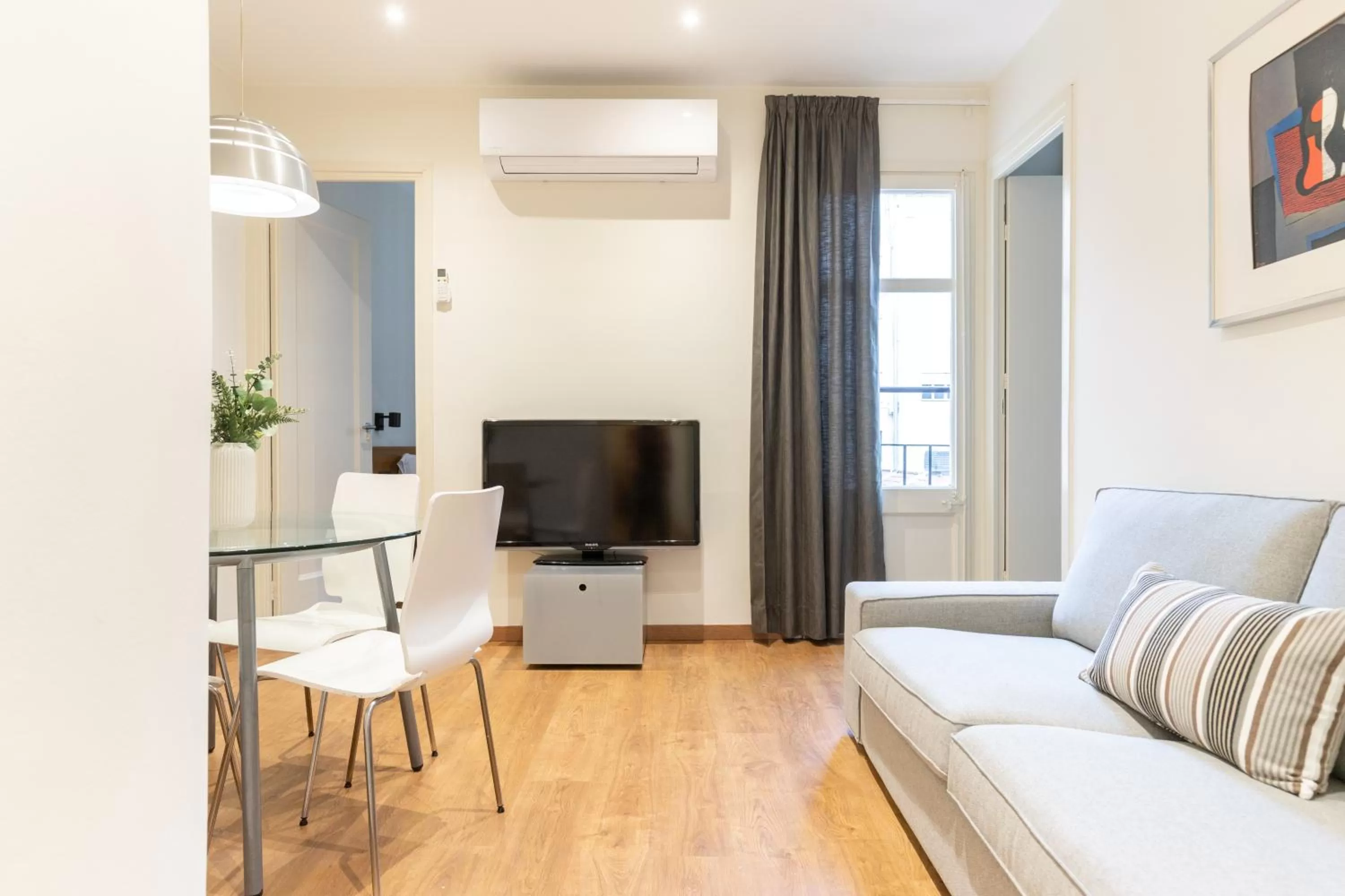 Communal lounge/ TV room in Atica Apartments - by Weflating