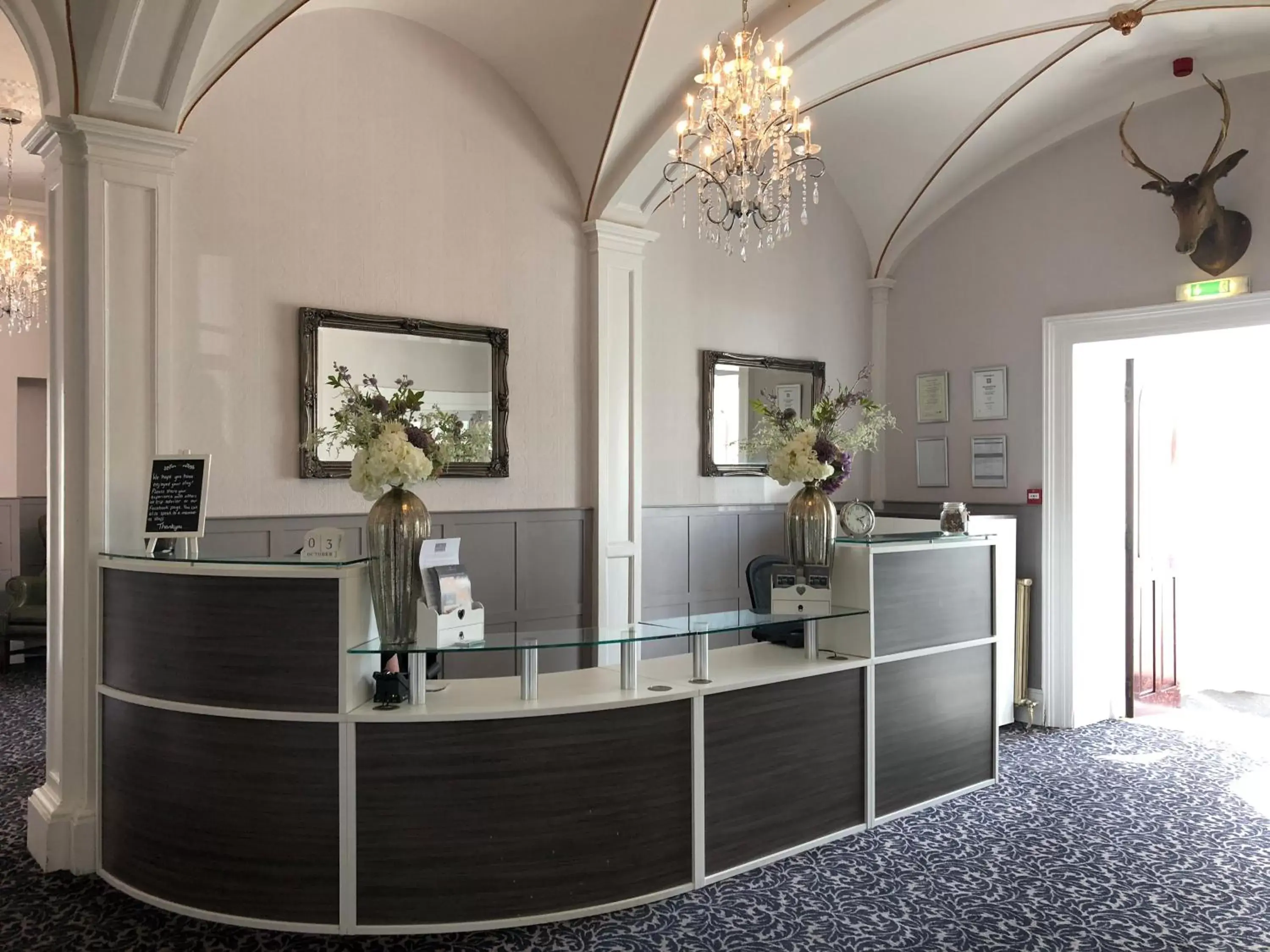 On-site shops, Lobby/Reception in Elfordleigh Hotel