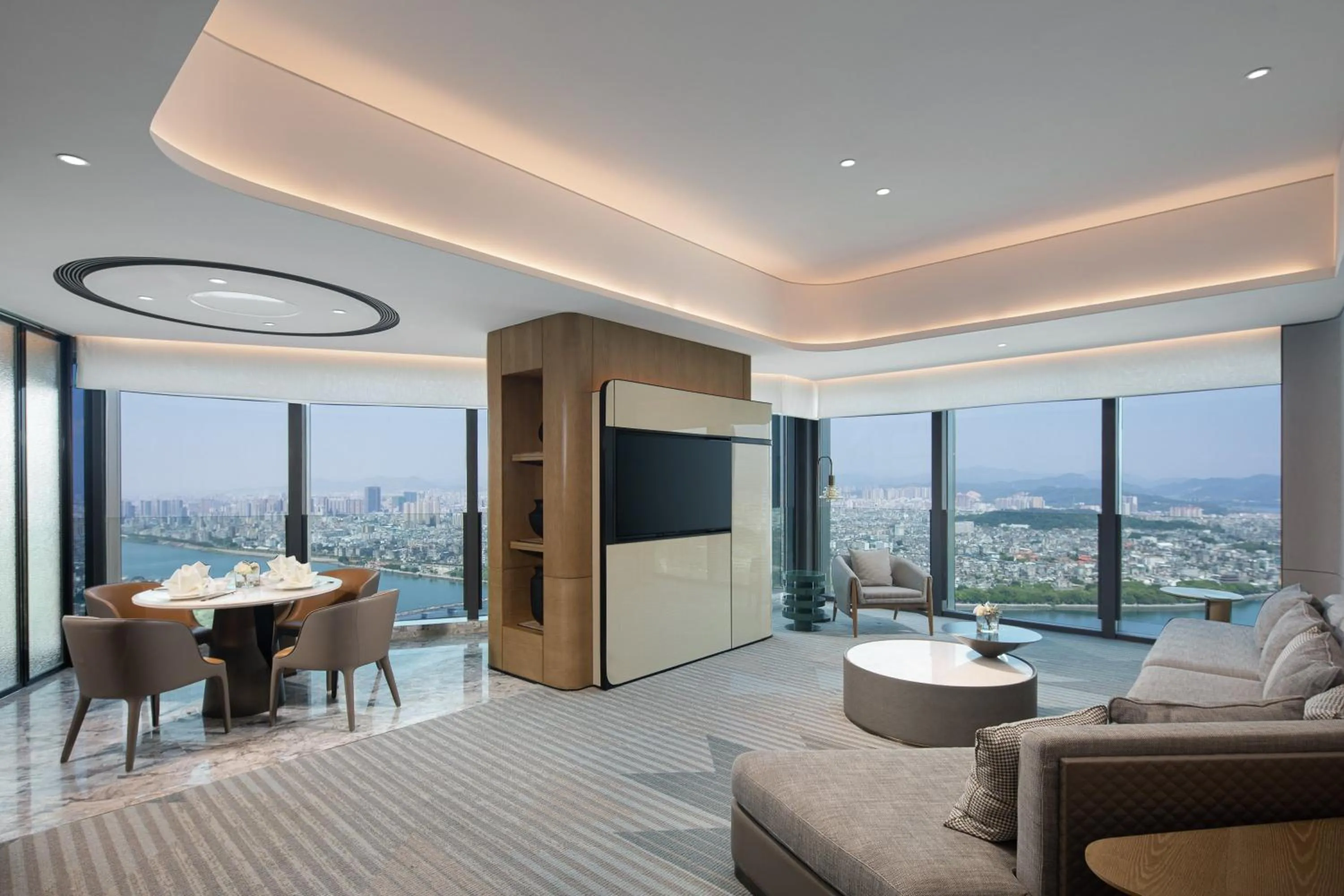 Photo of the whole room in Crowne Plaza Chaozhou Riverside by IHG