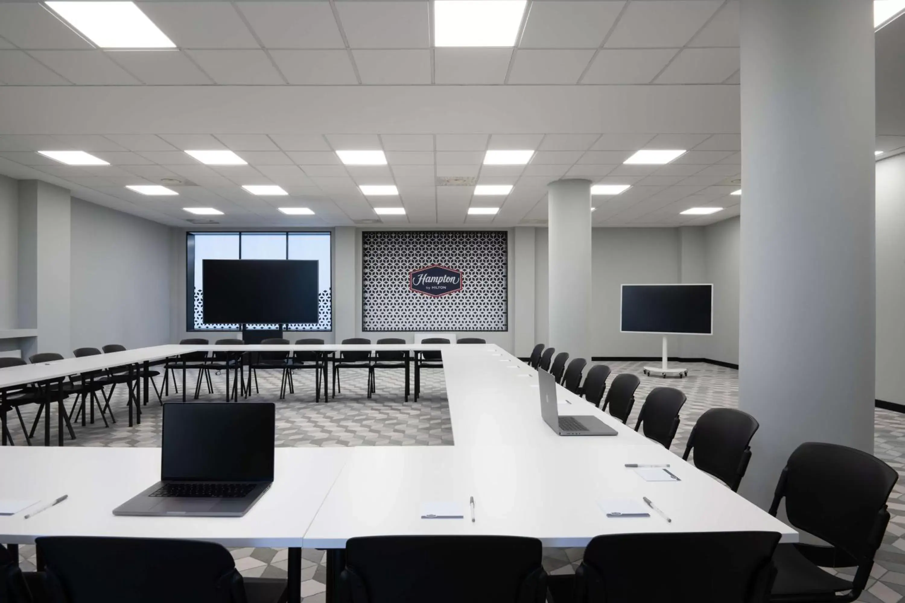 Meeting/conference room in Hampton by Hilton Rome North Fiano Romano