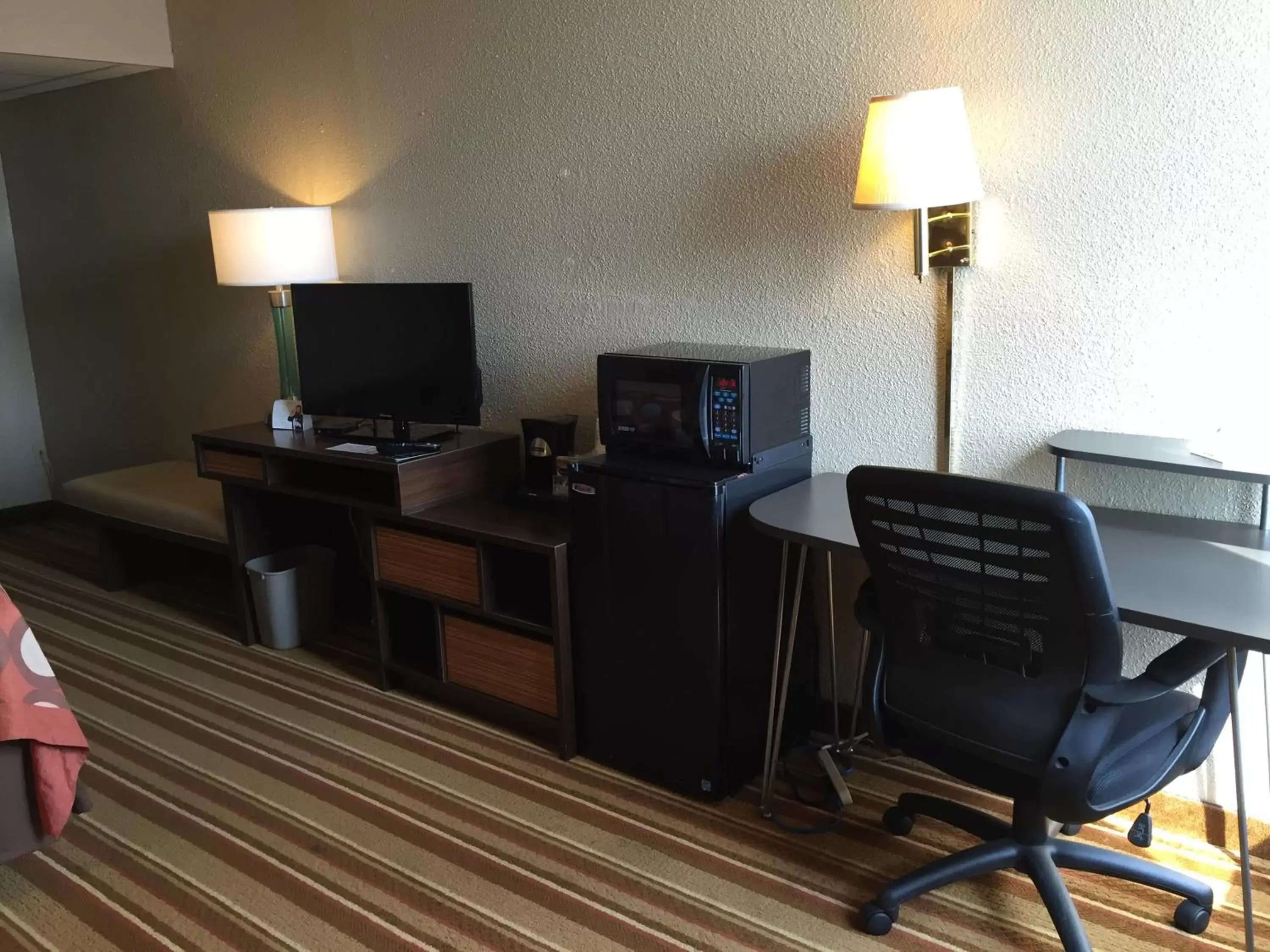 TV and multimedia, TV/Entertainment Center in Super 8 by Wyndham Redfield