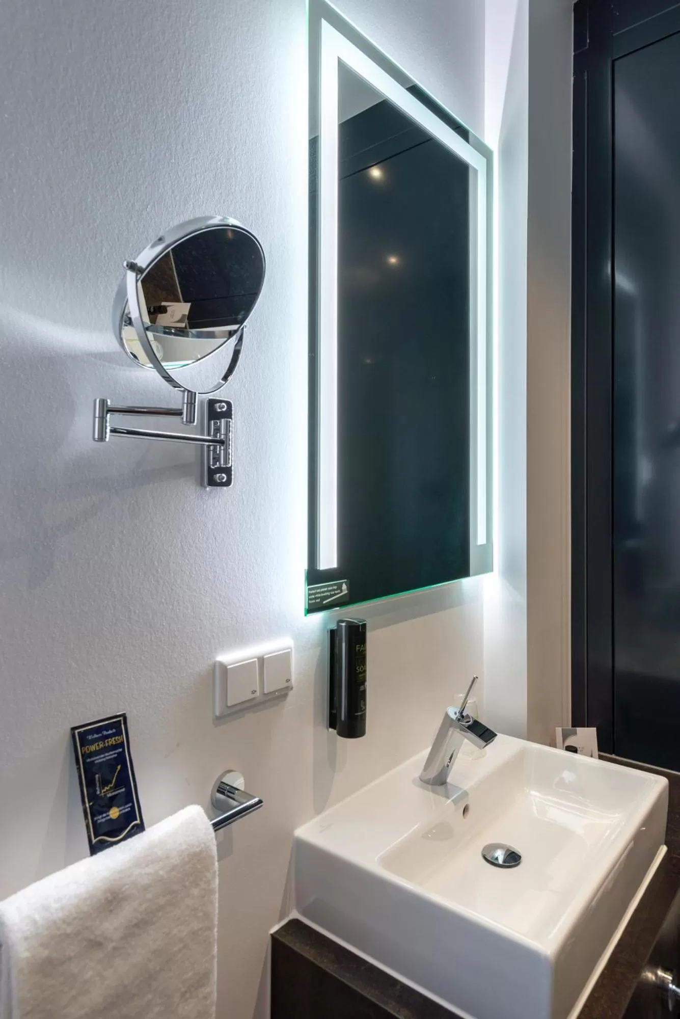 Toilet in Hotel Esplanade Dortmund