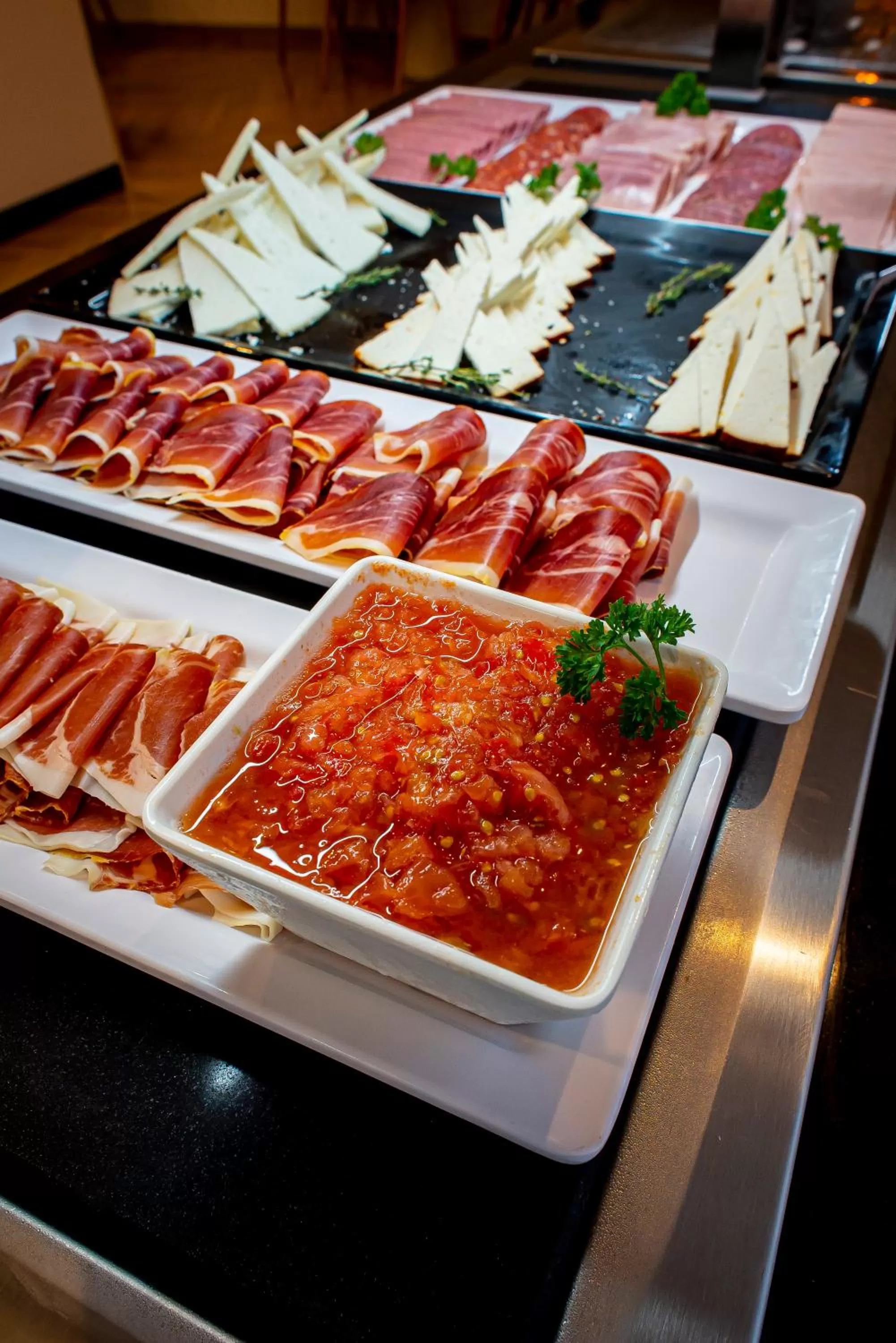 Restaurant/places to eat in Hotel Taimar