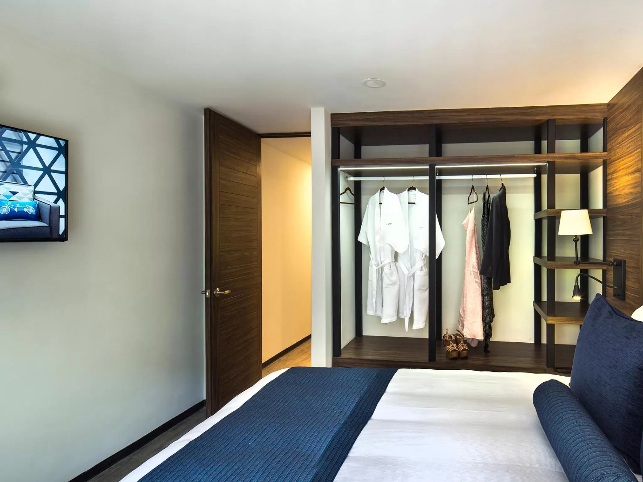 Bedroom, Bed in FlowSuites WTC