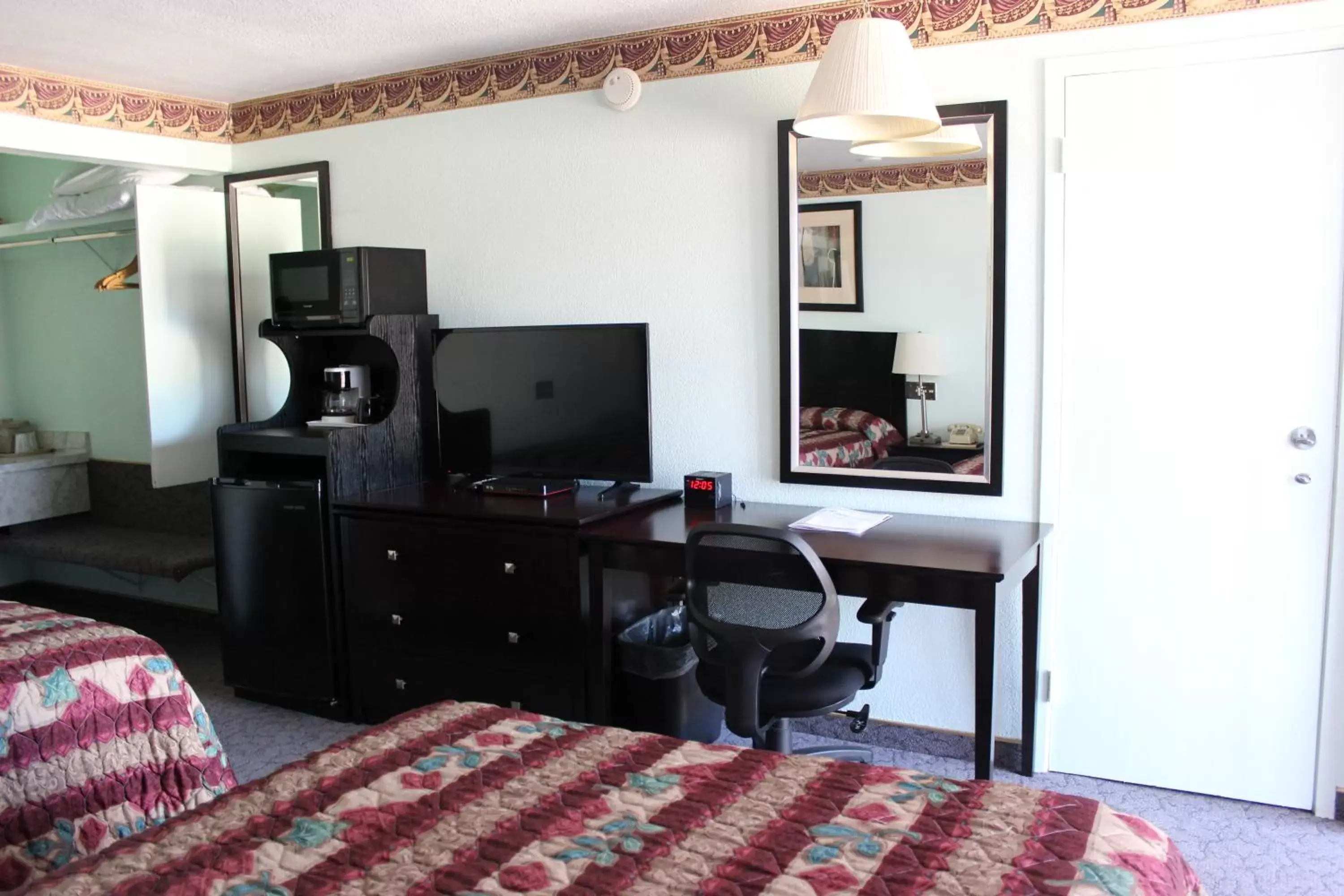 Double Room with Two Double Beds in Safari Inn Double Room with Two Double Beds in Safari Inn