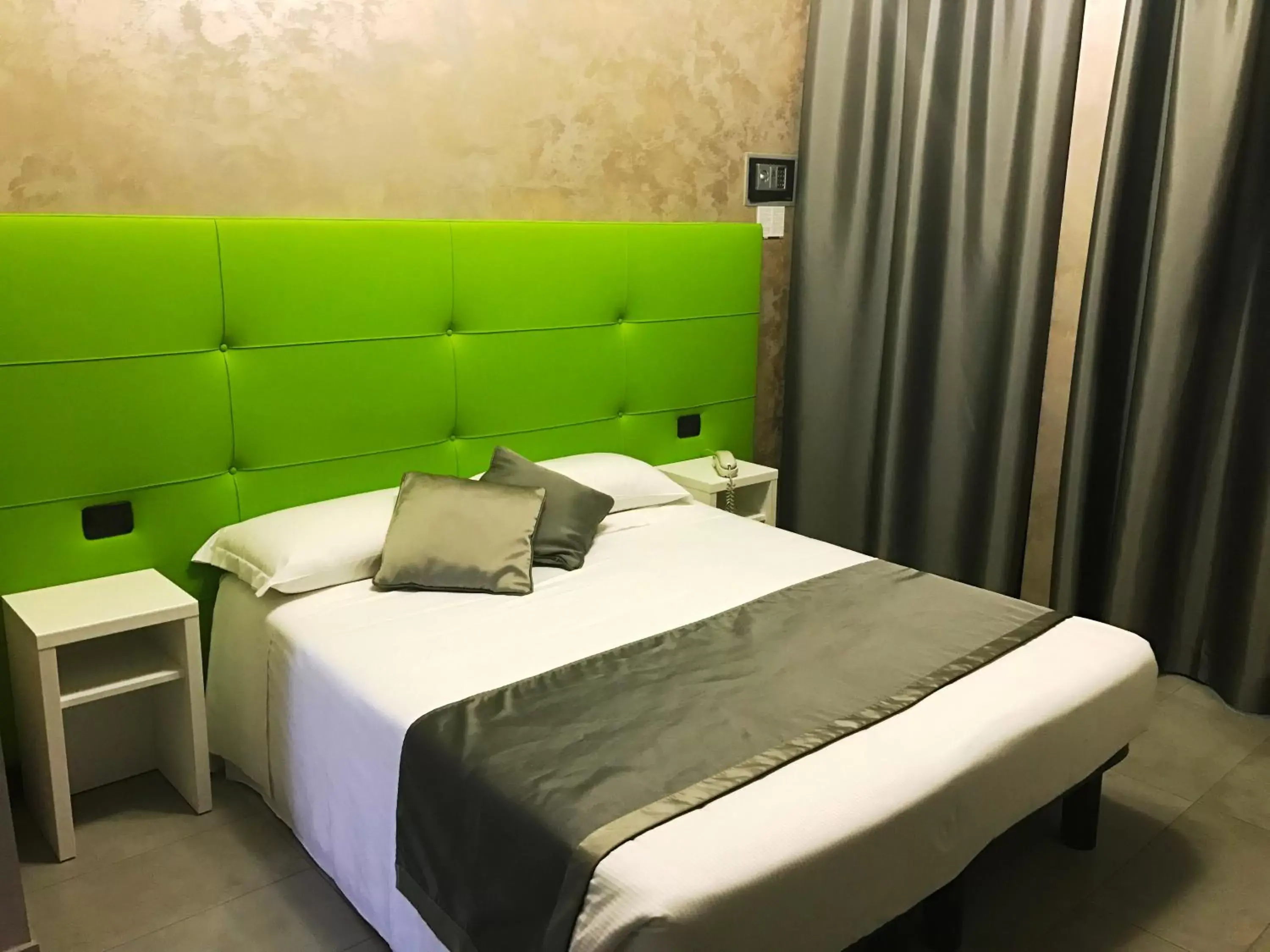 Photo of the whole room, Bed in Ibis Styles Milano Centro