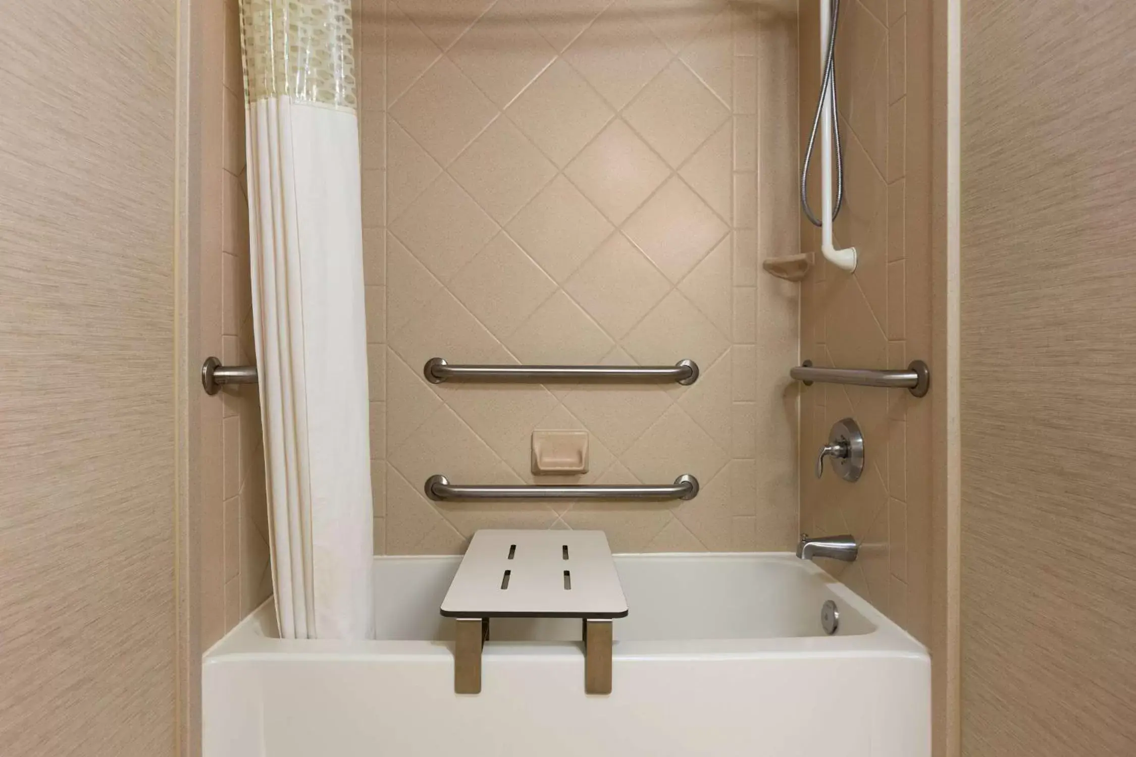 Bathroom in Hampton Inn & Suites Williamsburg Historic District