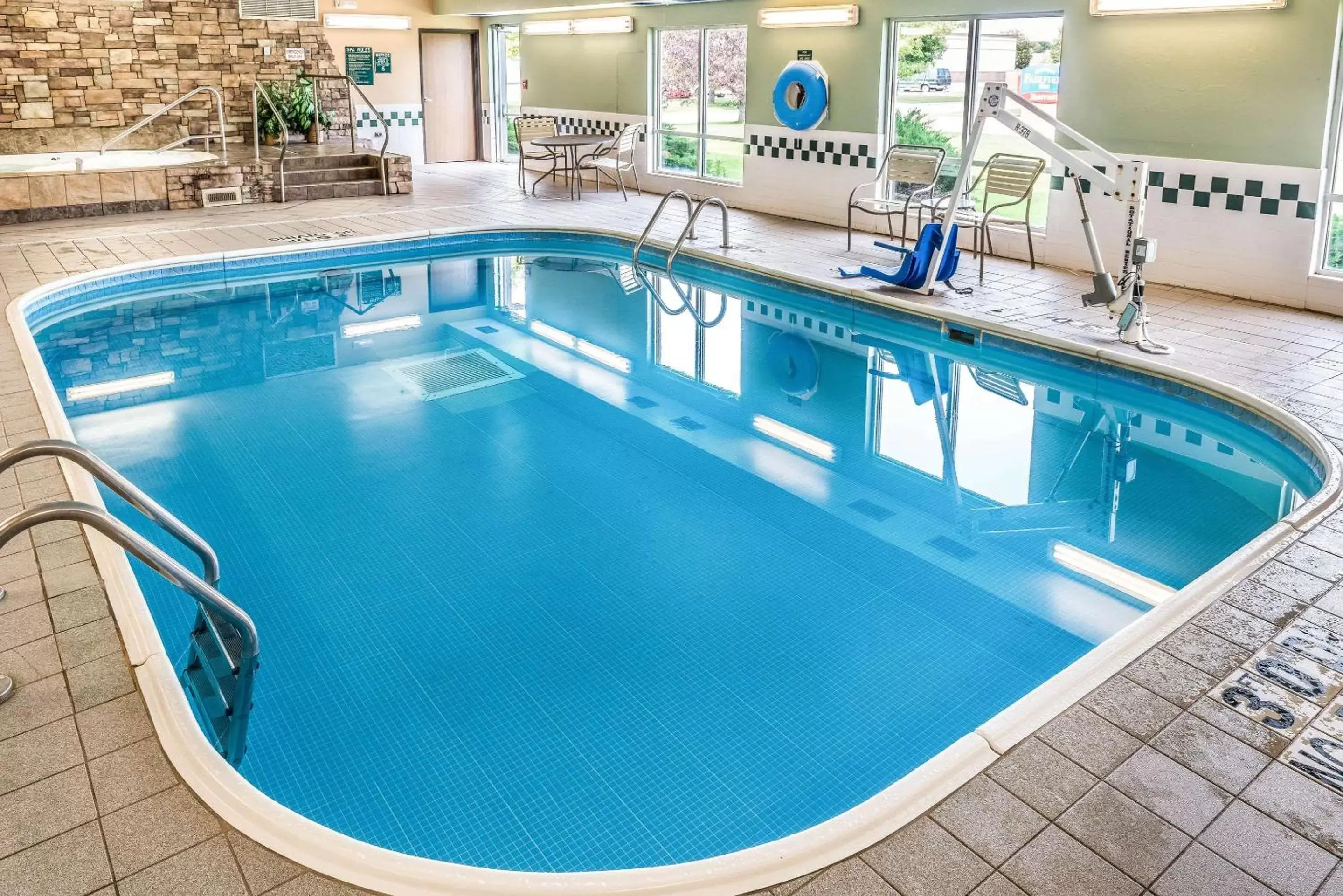 Swimming Pool in Quality Inn & Suites