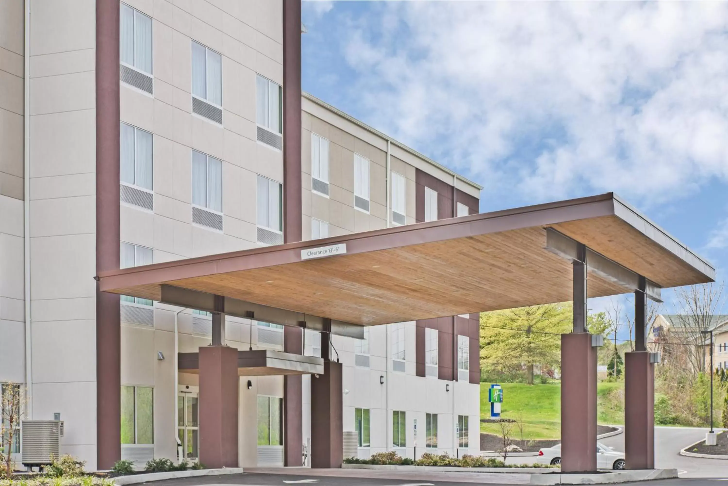 Property Building in Holiday Inn Express & Suites New Cumberland, an IHG Hotel