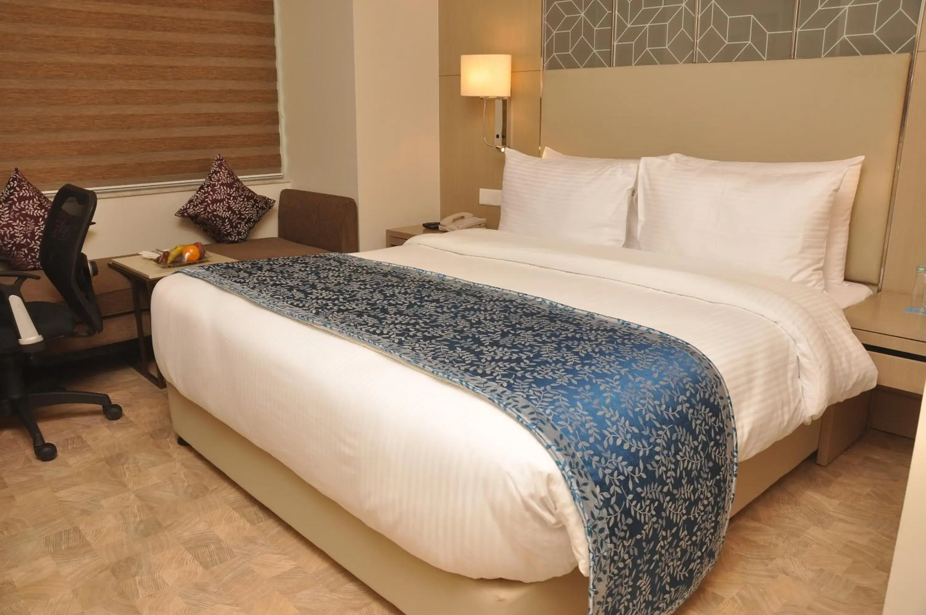 Bedroom, Bed in Days Hotel Jaipur Tonk Road