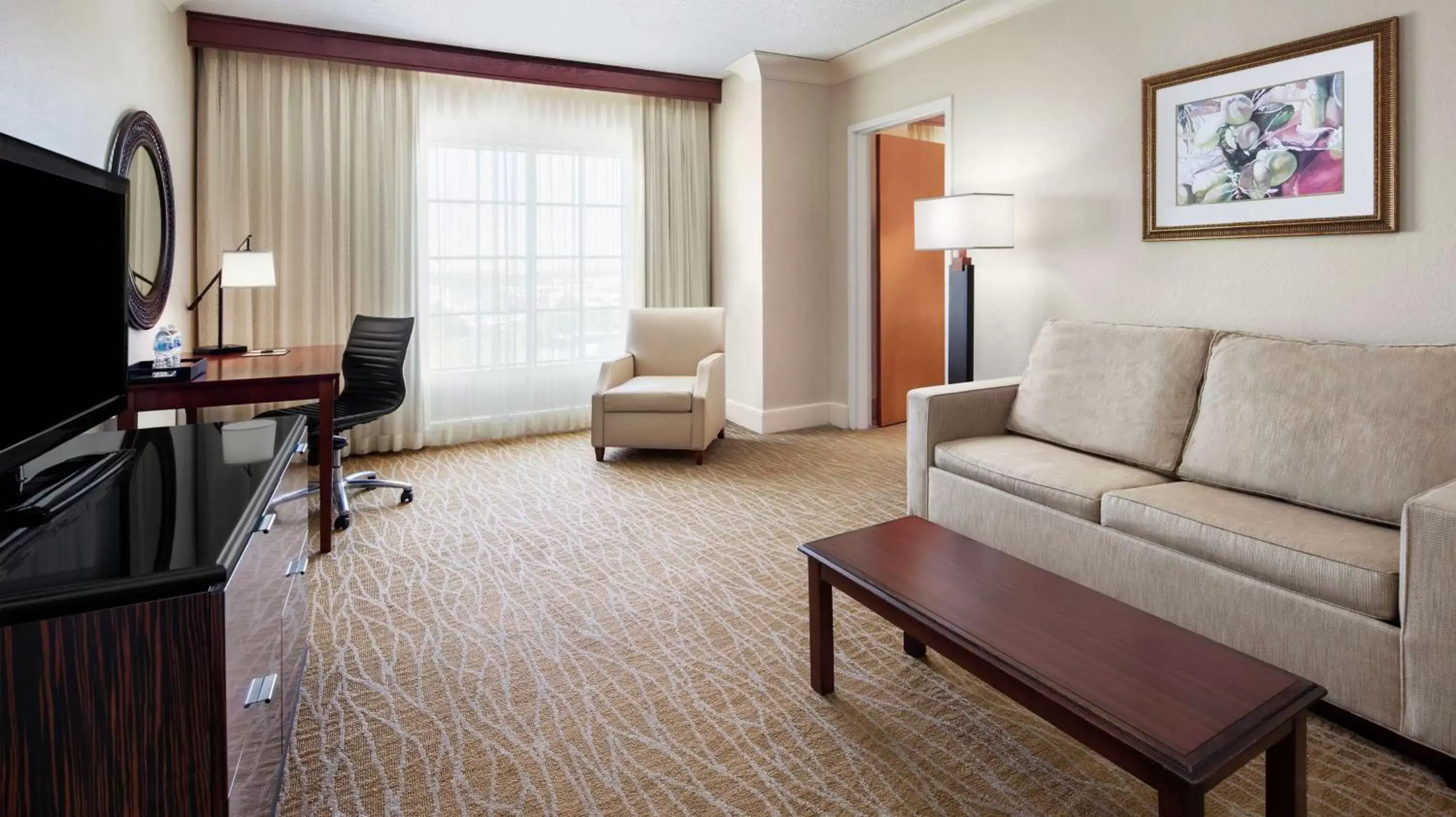 Bedroom, Seating Area in DoubleTree by Hilton Sunrise - Sawgrass Mills