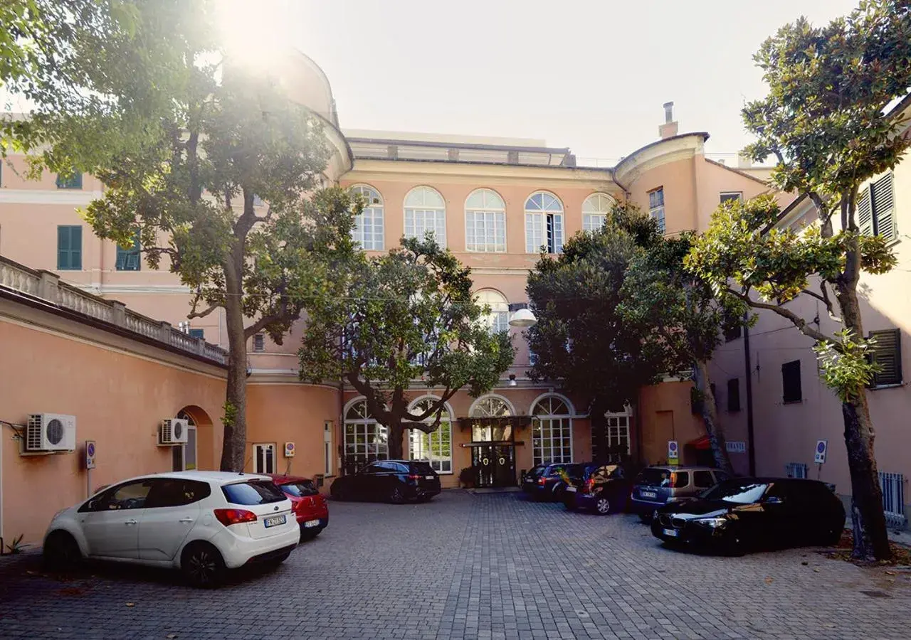 Garden, Property Building in Hotel Mediterranee