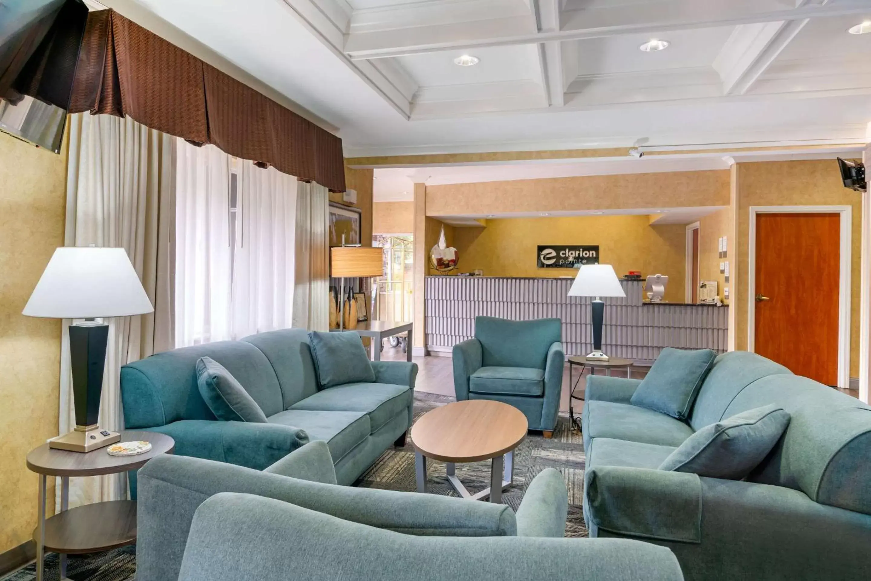 Lobby or reception, Seating Area in Clarion Pointe Medford