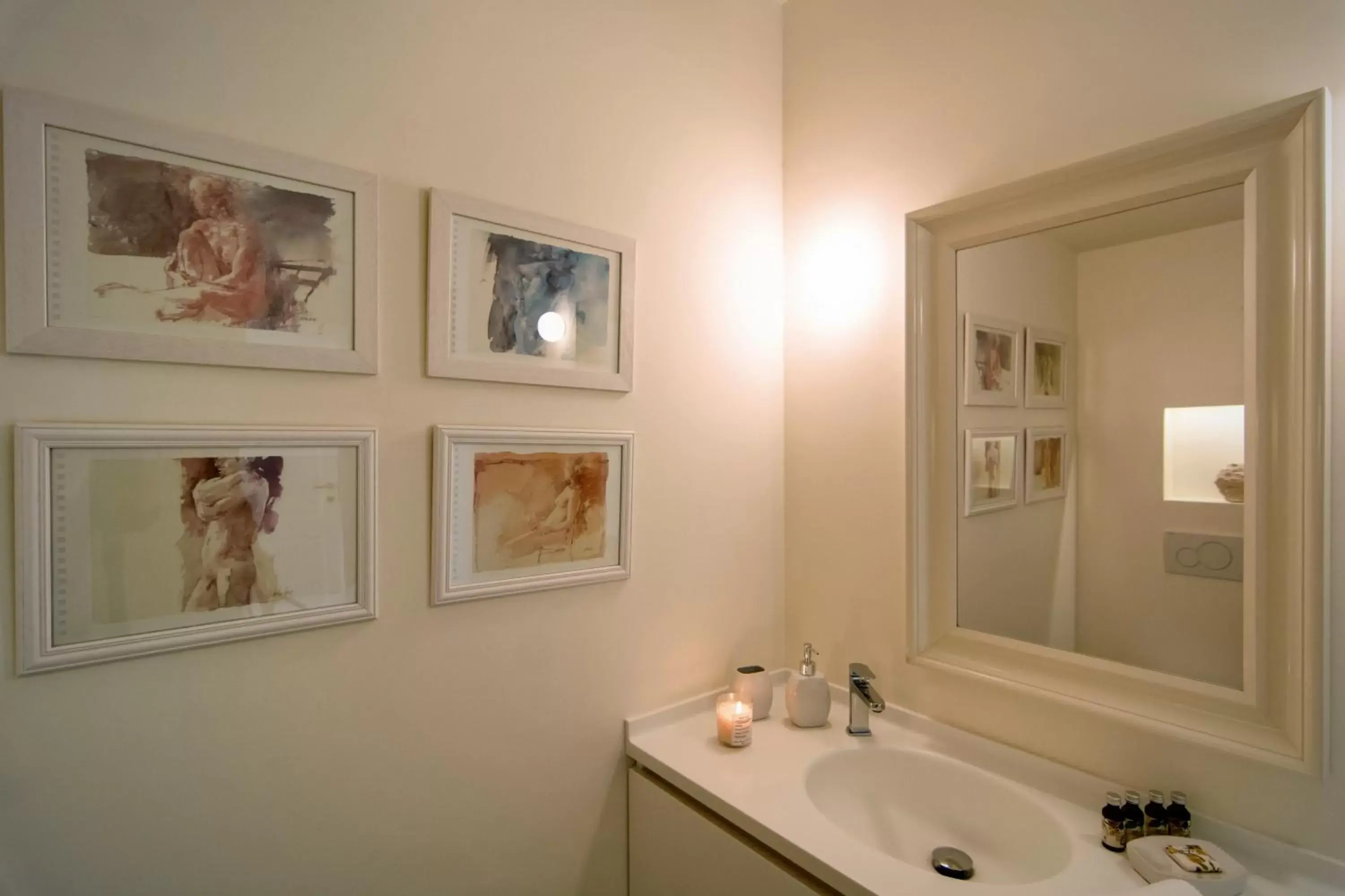 Bathroom in CasaVostra - Ambience Suites