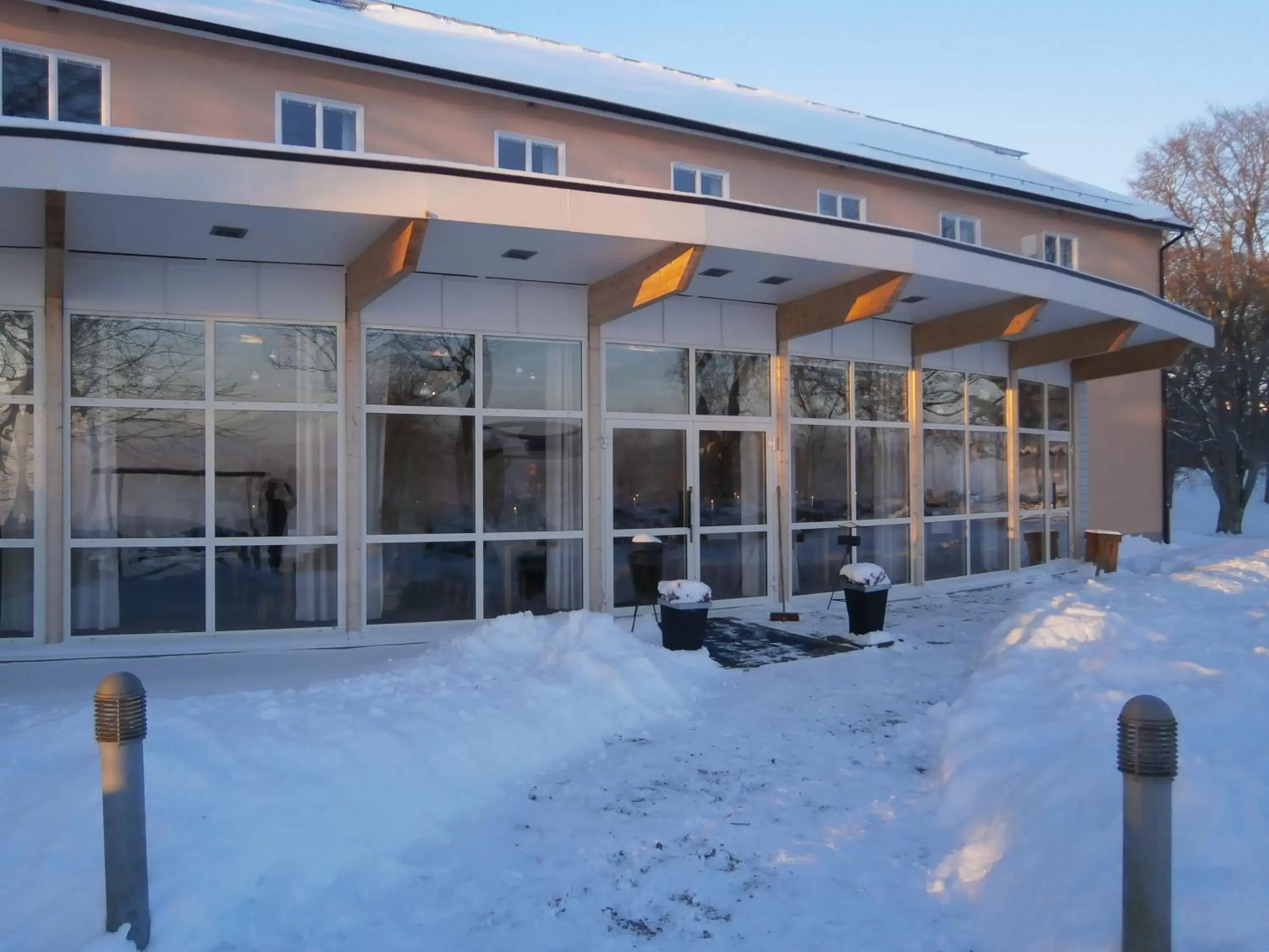 Facade/entrance, Winter in Hotel Hehrne Kök & Konferens