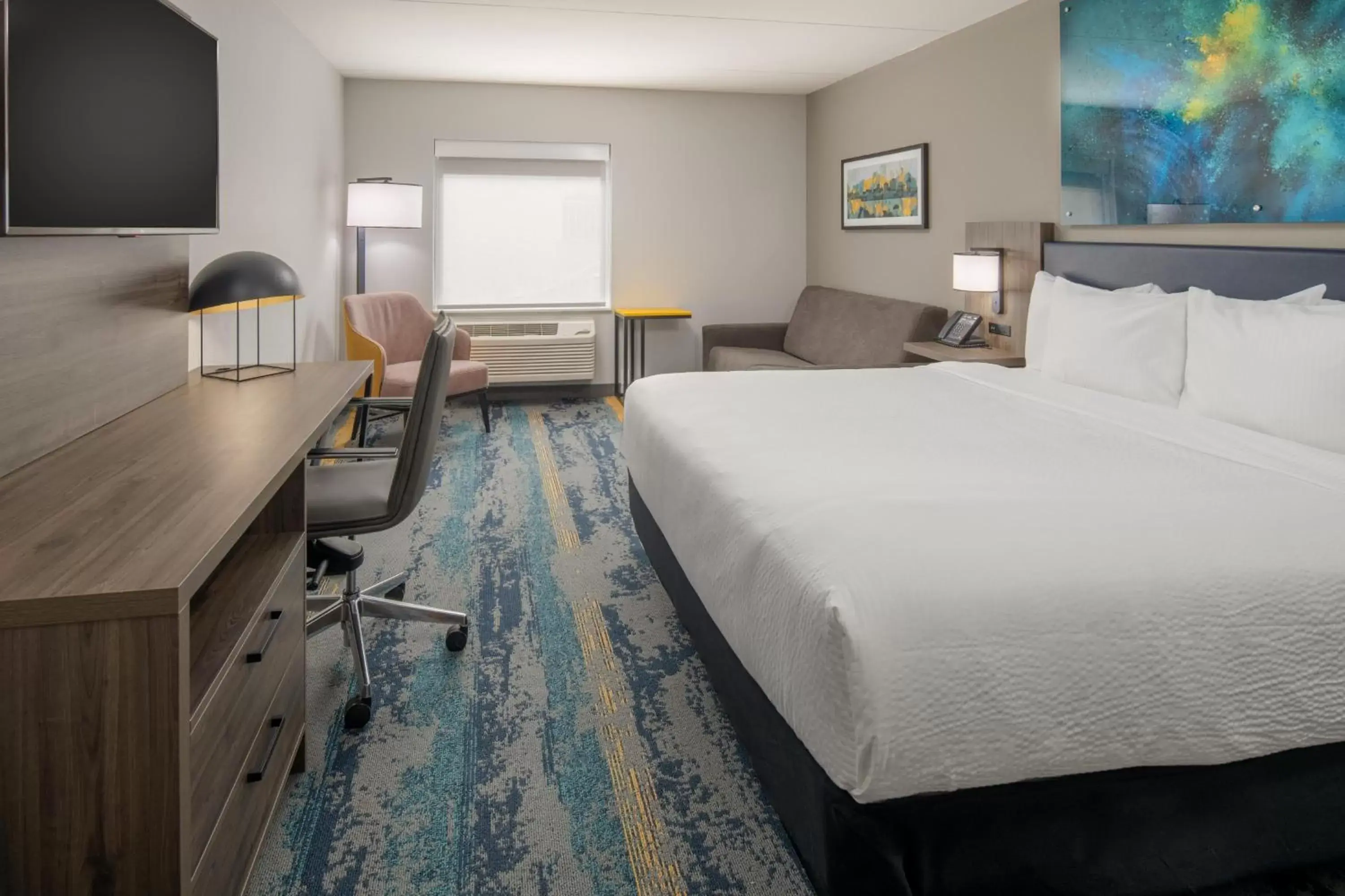 Bed in La Quinta Inn & Suites by Wyndham Spokane Downtown