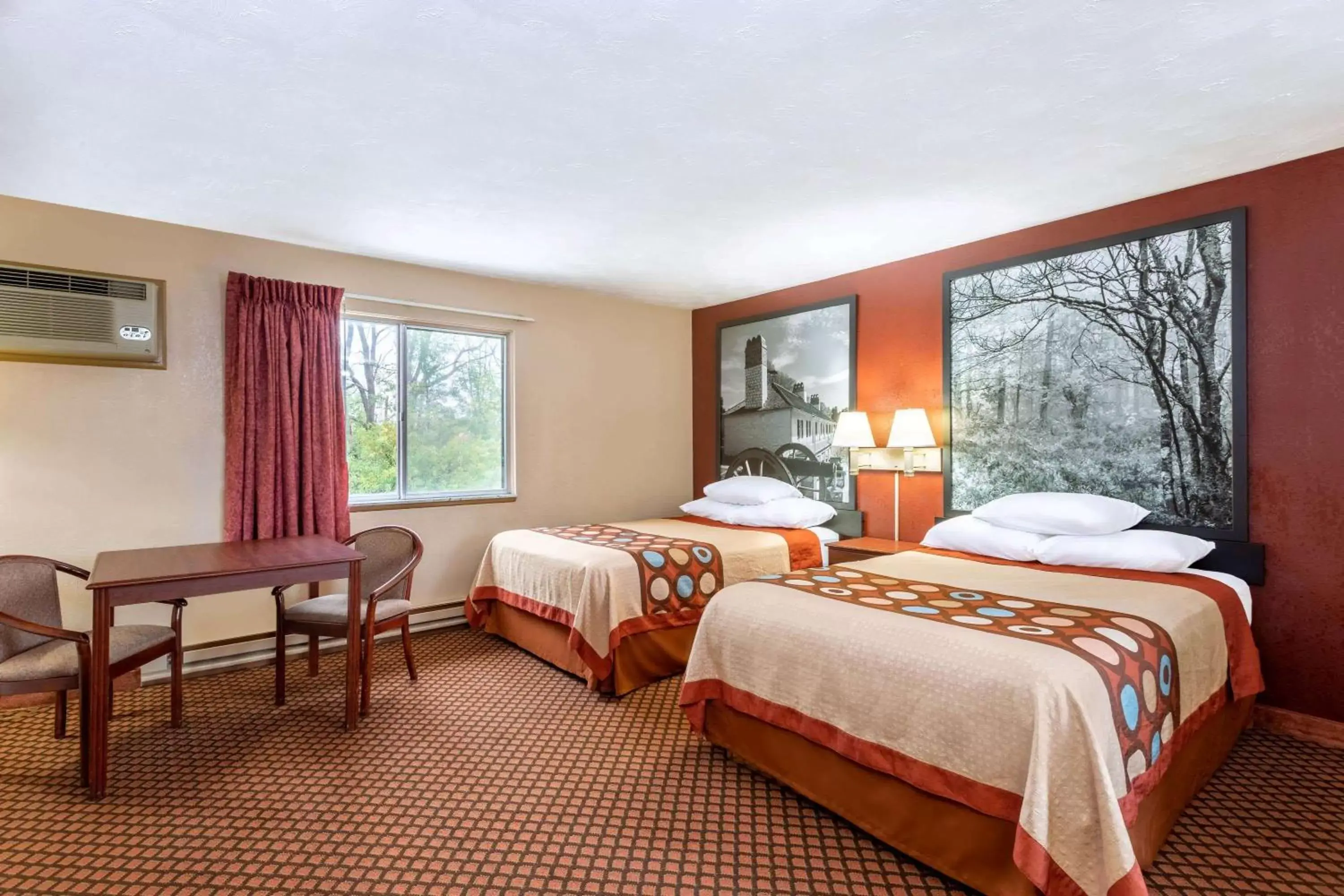 Photo of the whole room, Bed in Super 8 by Wyndham Marysville/Port Huron Area