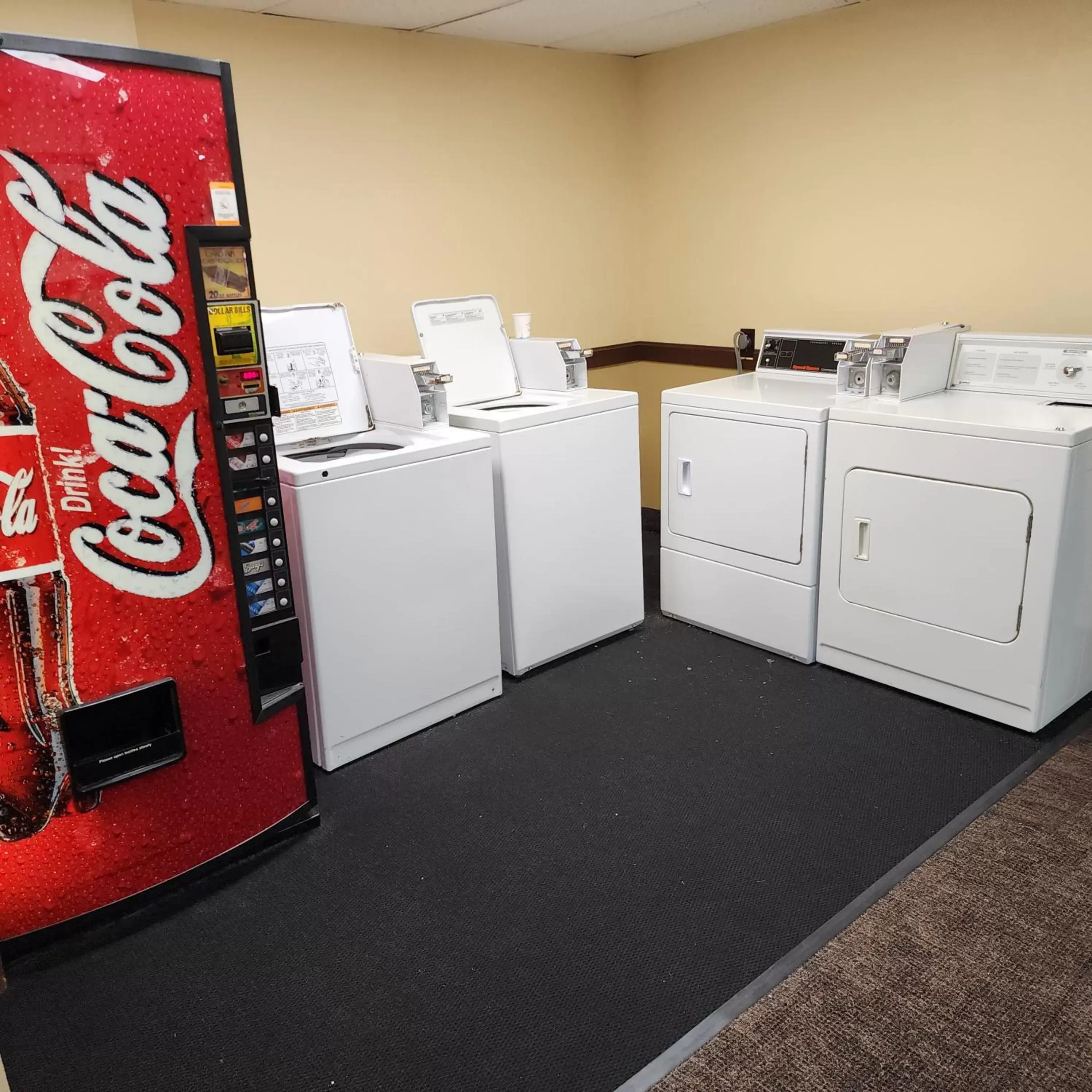 washing machine in Katahdin Inn & Suites