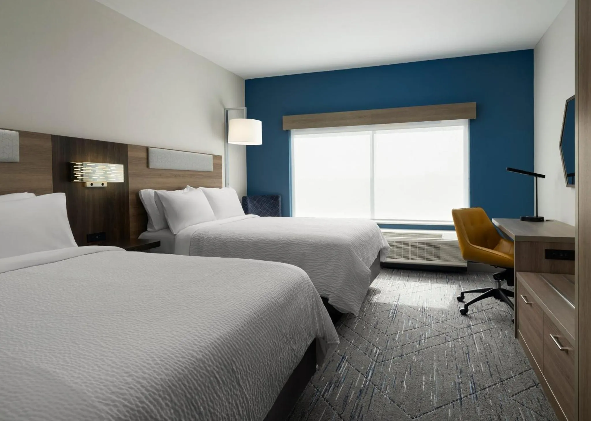 Photo of the whole room, Bed in Holiday Inn Express & Suites Lima by IHG