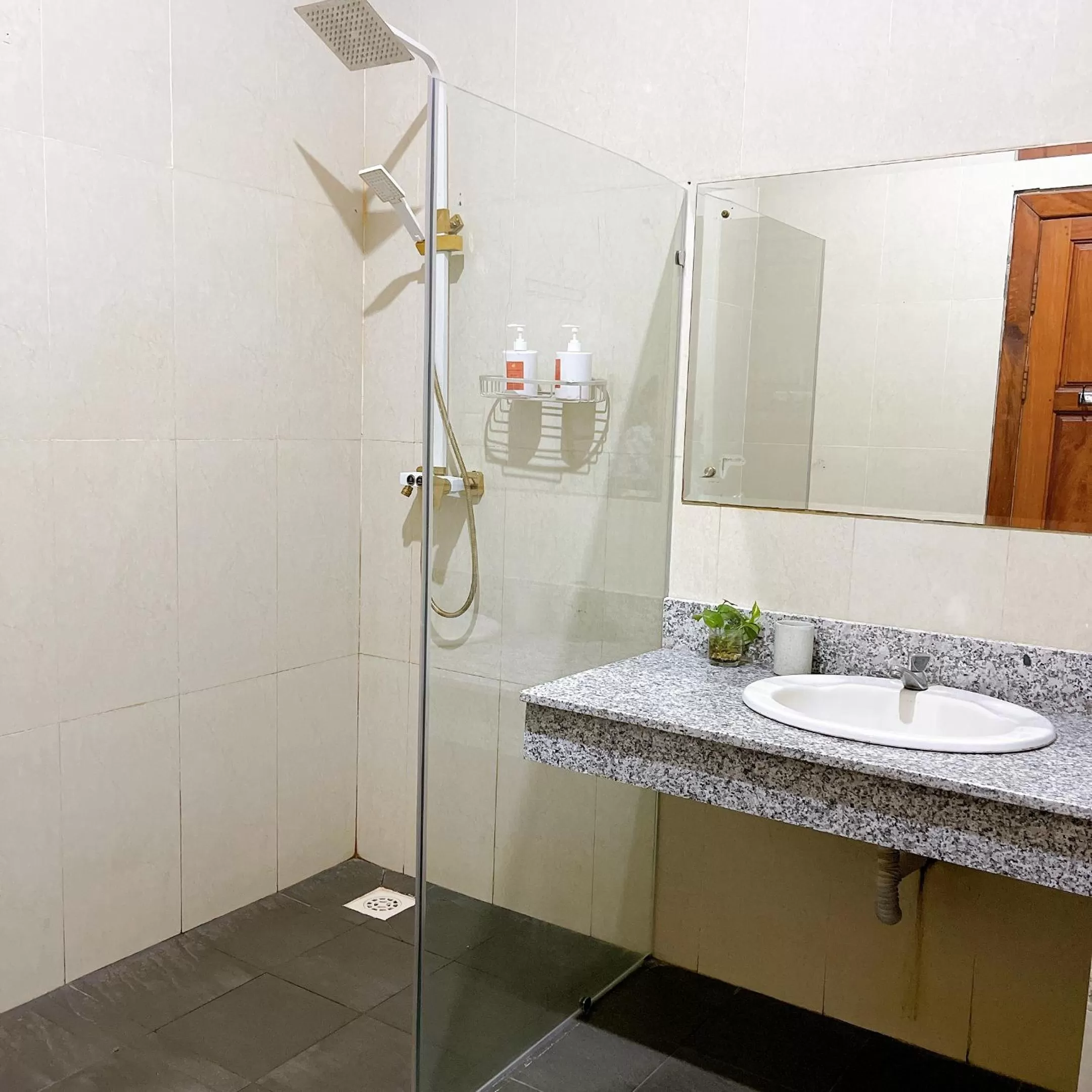 Shower in Central Privilege Hotel