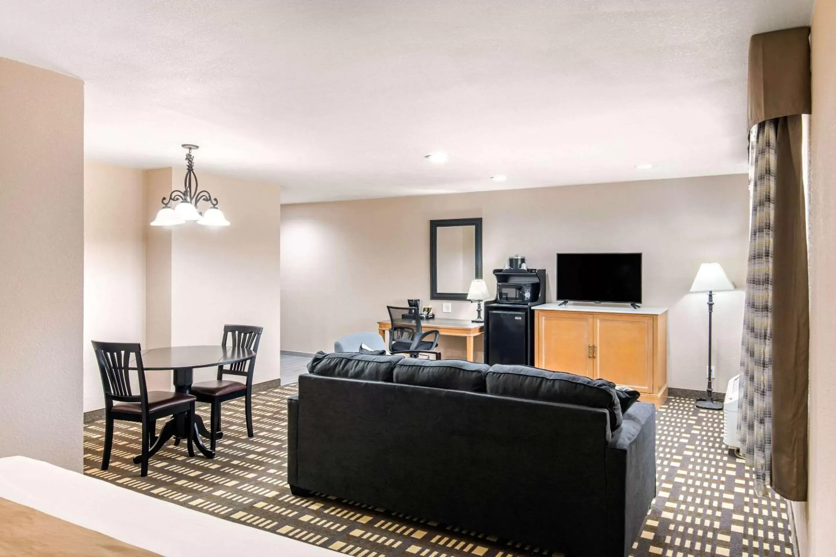 Photo of the whole room, Seating Area in Quality Inn & Suites Plano