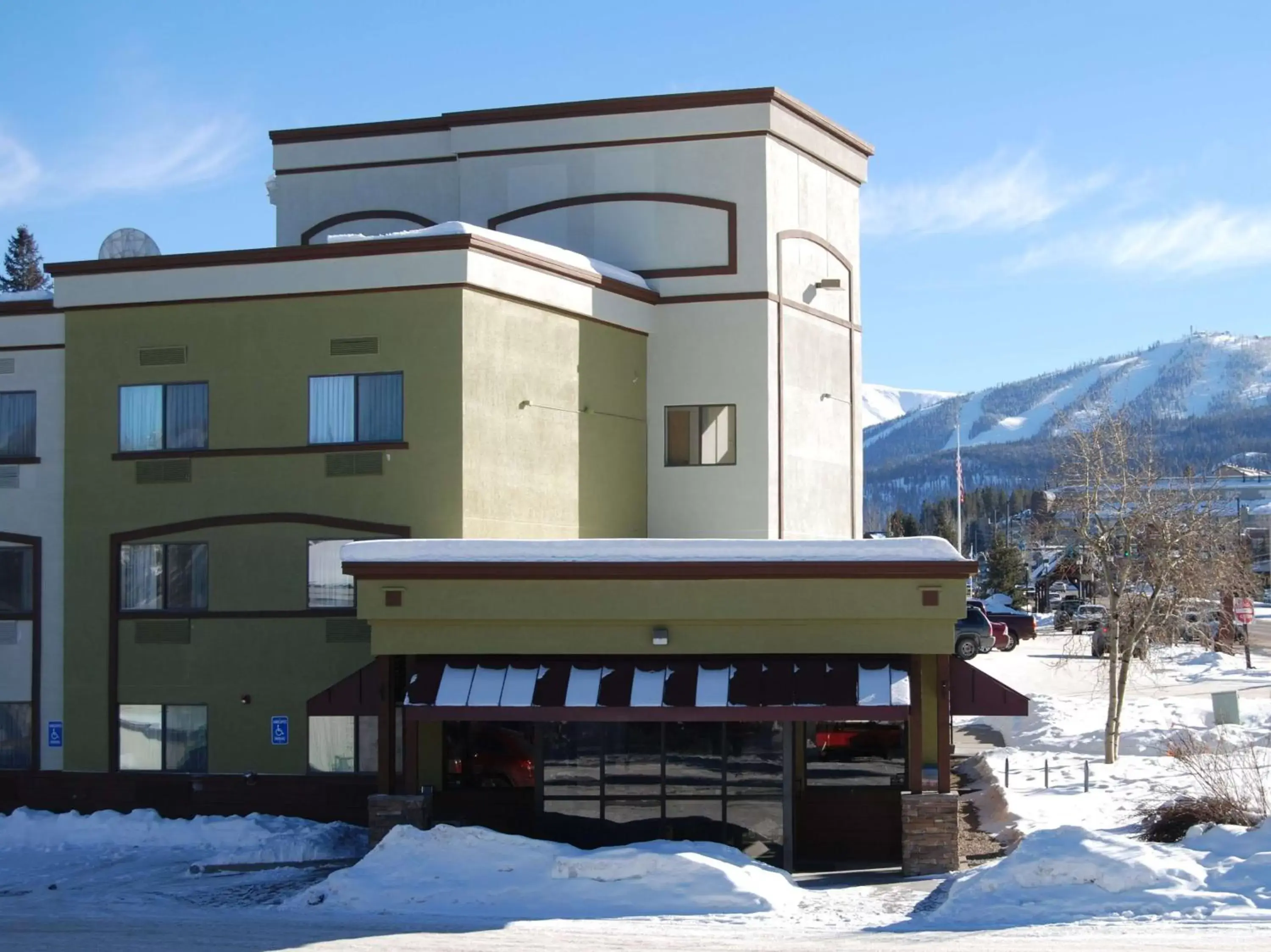 Property building, Winter in Best Western Alpenglo Lodge