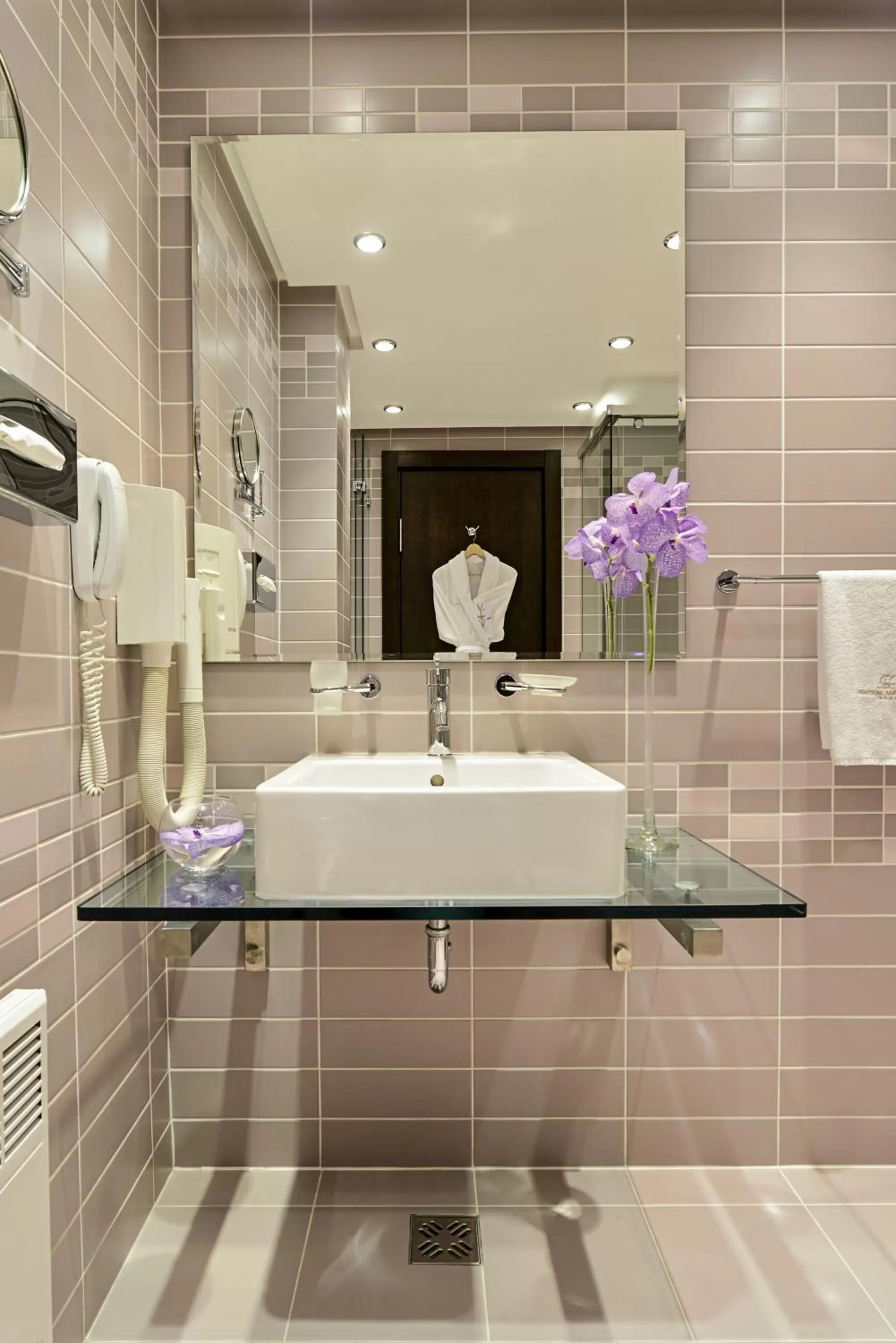 Bathroom in Rosslyn Central Park Hotel Sofia