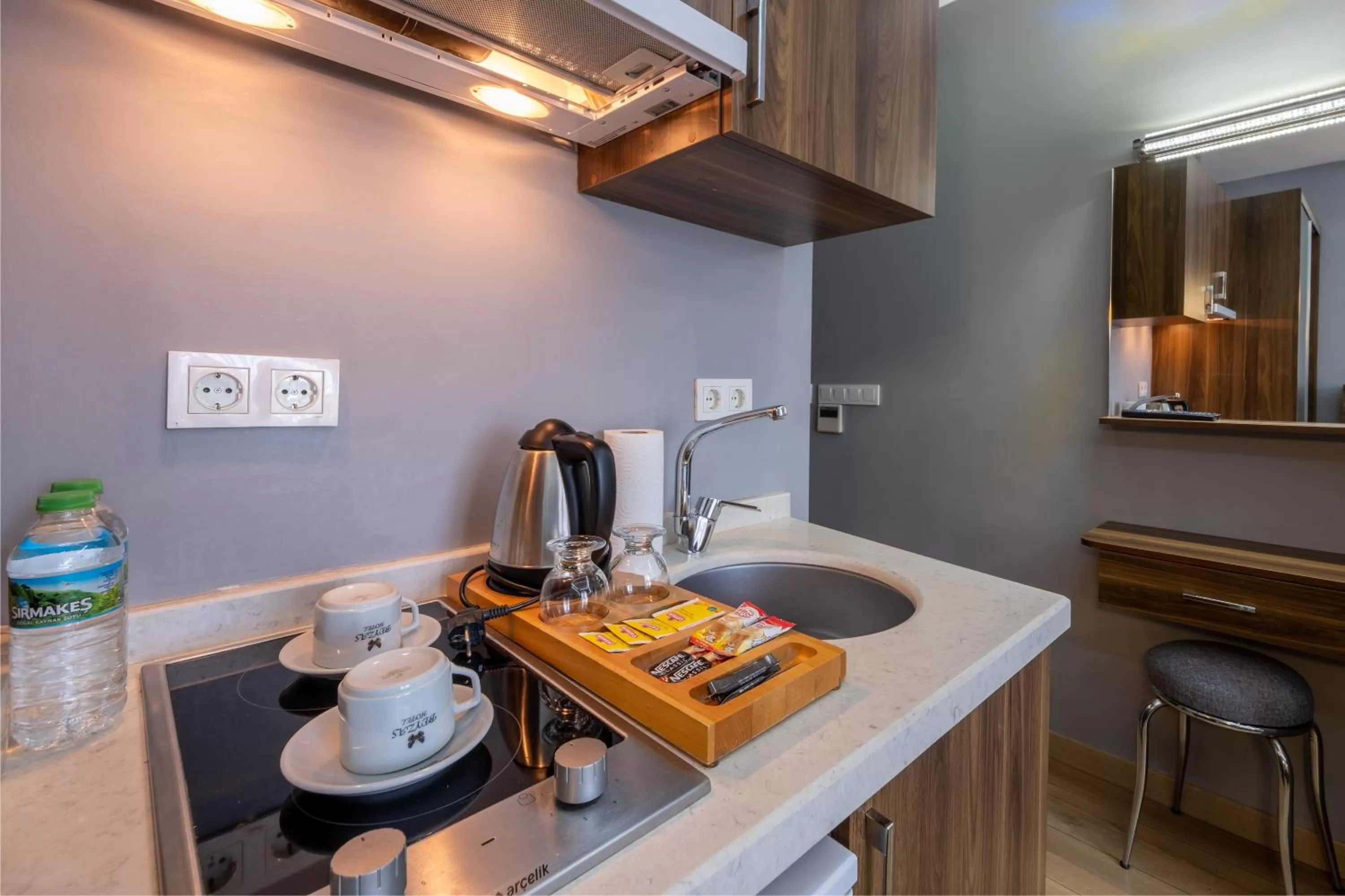 Coffee/tea facilities, Kitchen/Kitchenette in Beyzas Hotels & Suites
