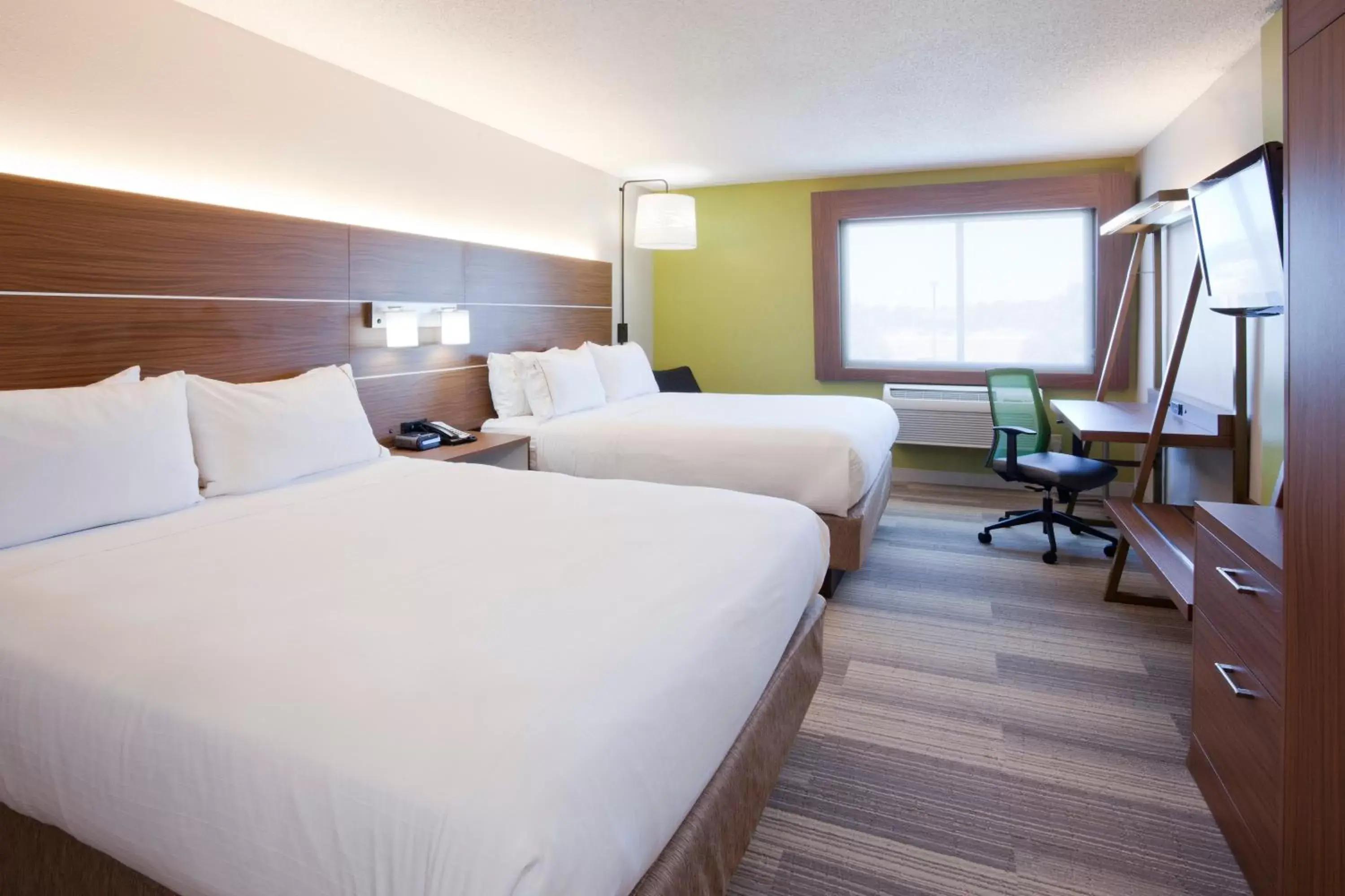 Photo of the whole room, Bed in Holiday Inn Express Hotel & Suites Minneapolis-Golden Valley, an IHG Hotel