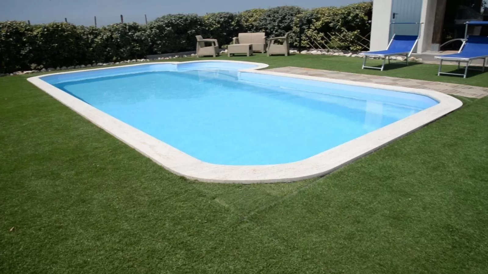 Swimming pool in La collina delle fonti