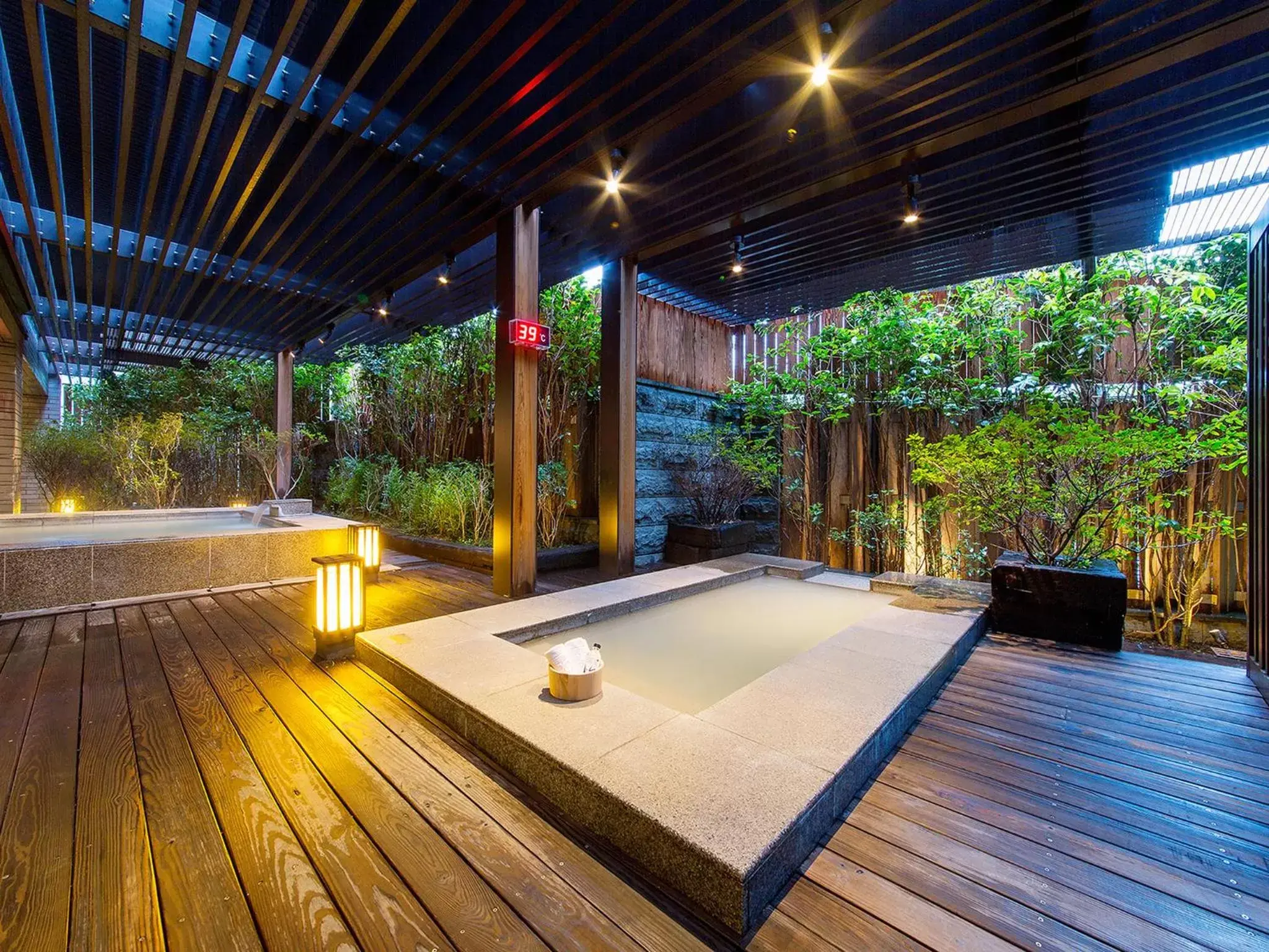 Hot Tub, Swimming Pool in Grand View Resort Beitou