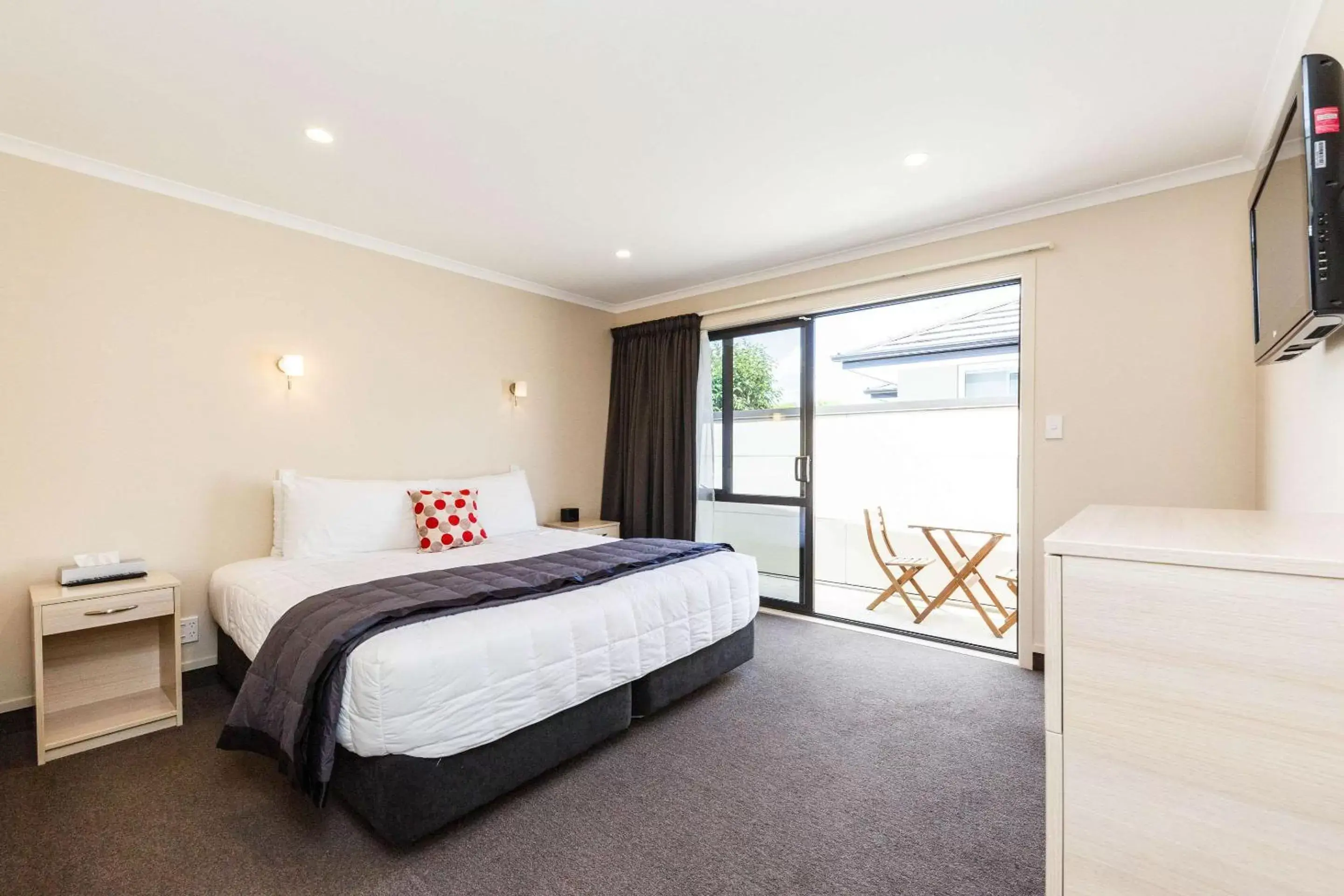 Photo of the whole room, Bed in Comfort Inn Kauri Court
