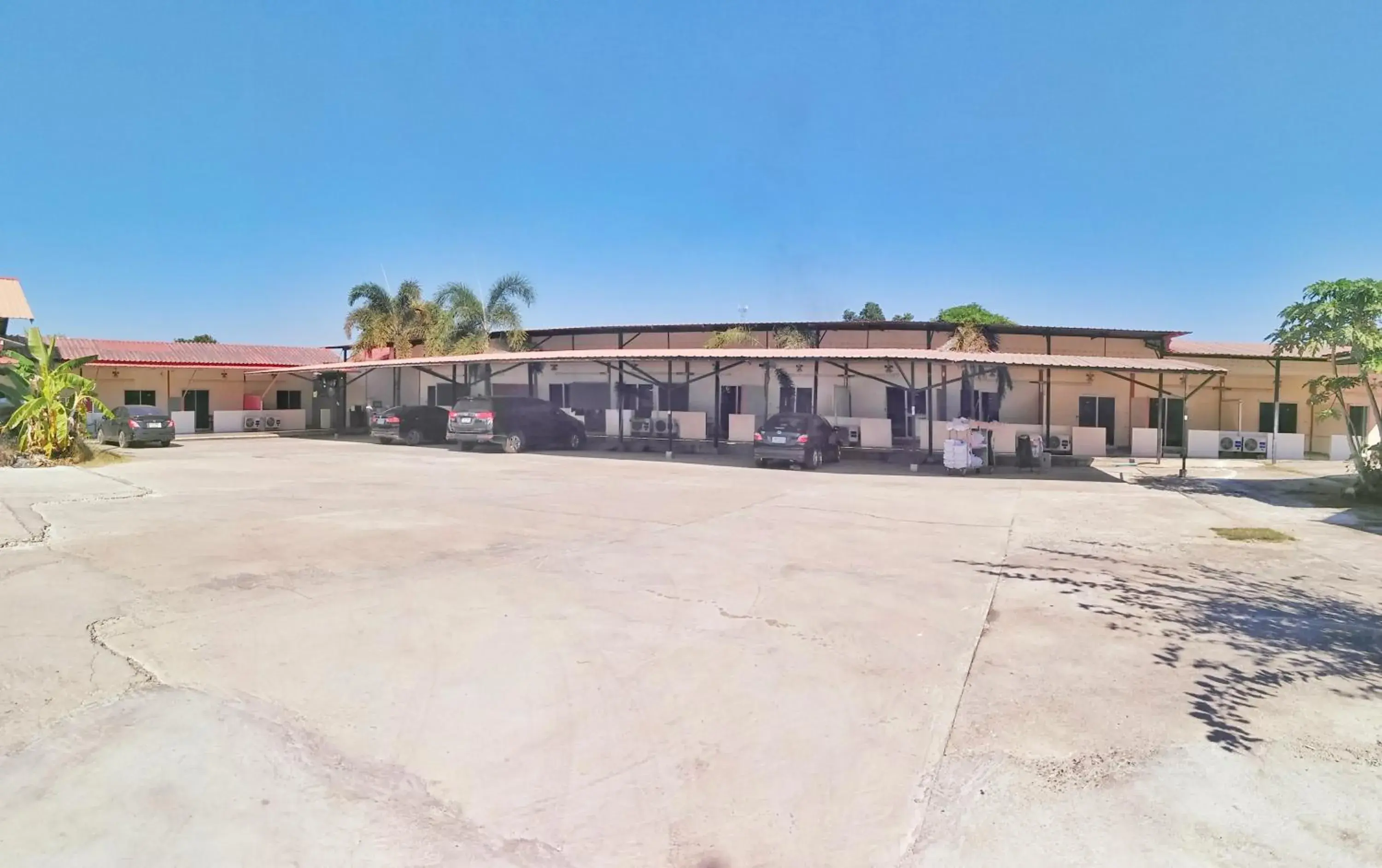 Property building in Baan Kaew Ruen Kwan Property building in Baan Kaew Ruen Kwan