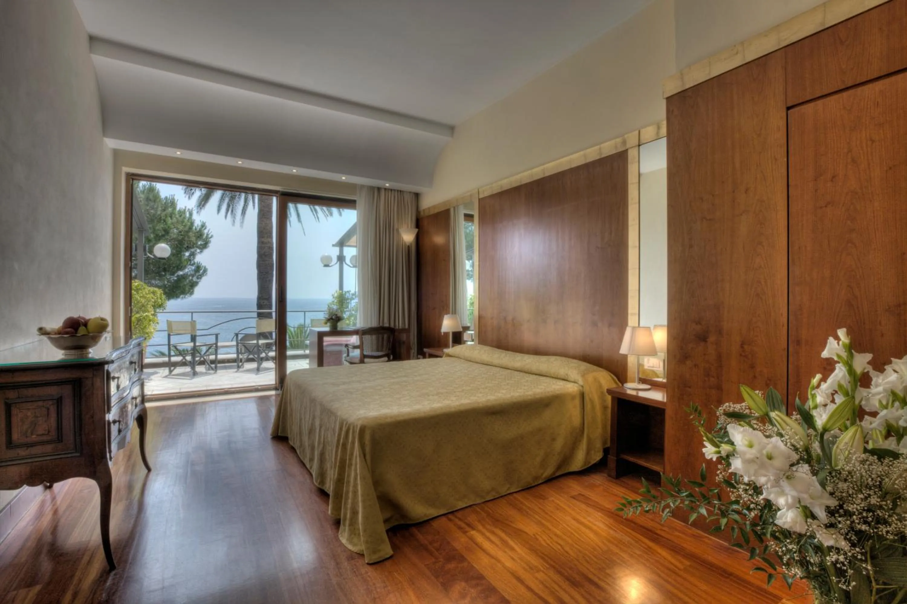 Photo of the whole room, Bed in Hotel Continental