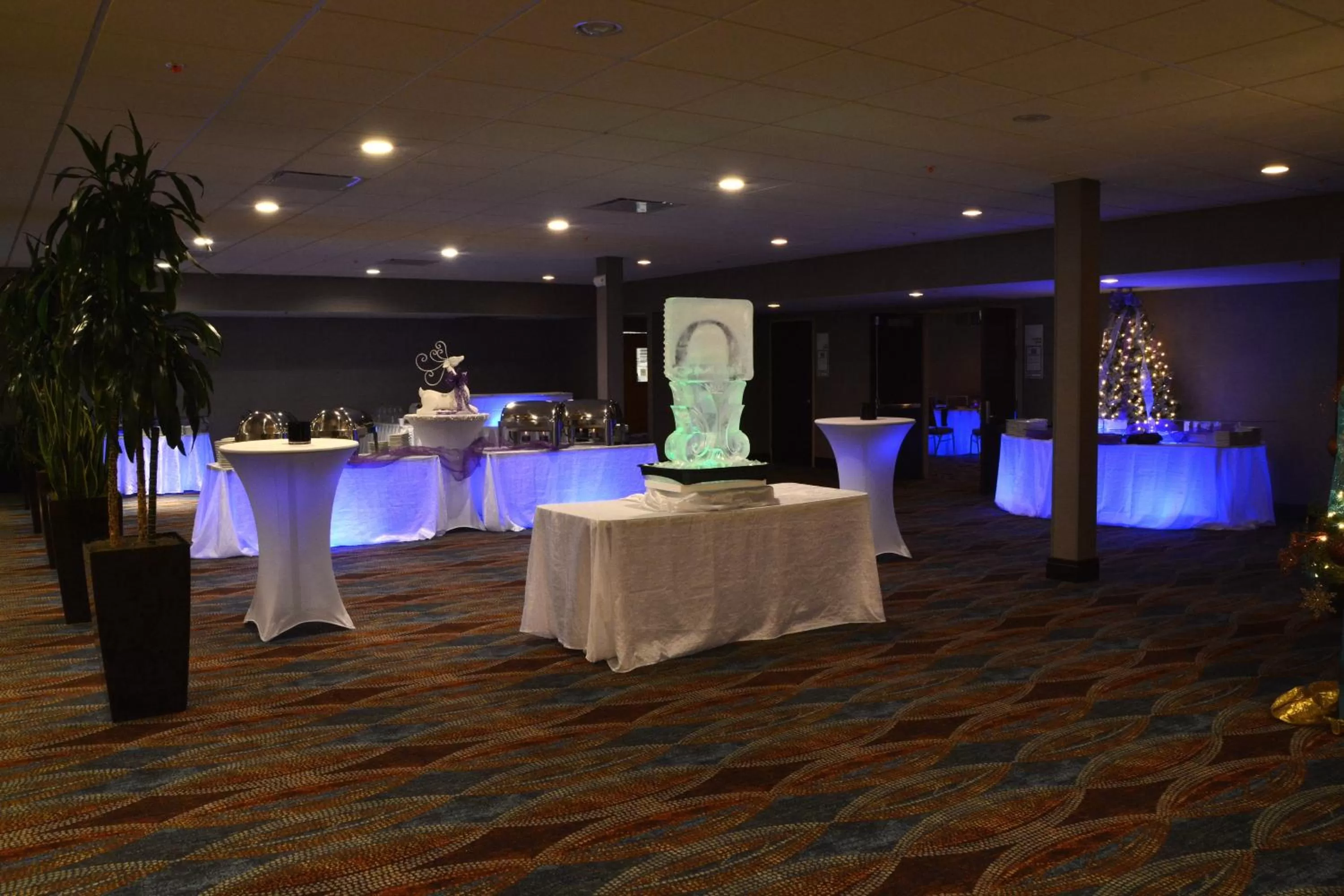 Restaurant/places to eat in Holiday Inn Canton-Belden Village by IHG