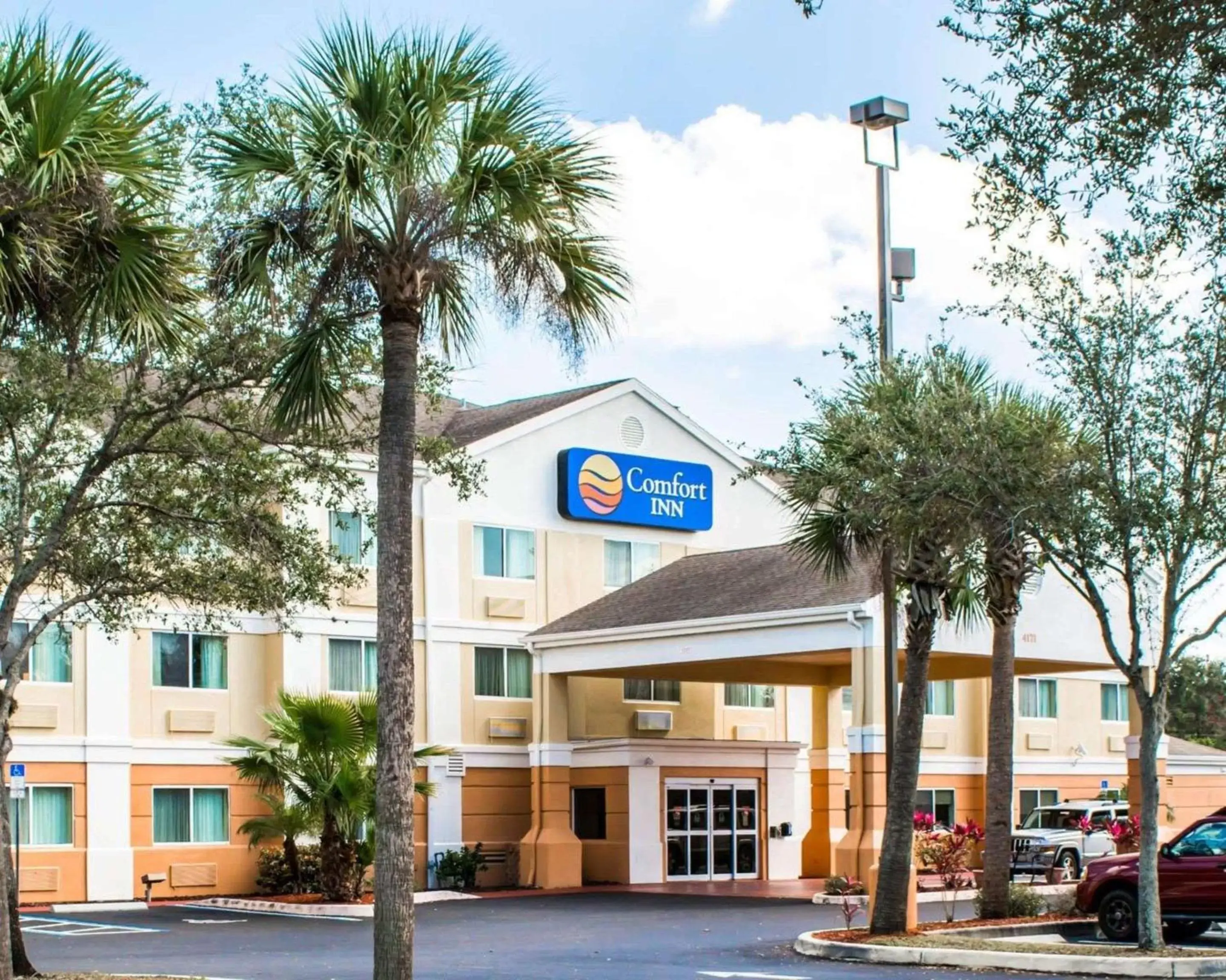 Property Building in Comfort Inn Fort Myers Northeast