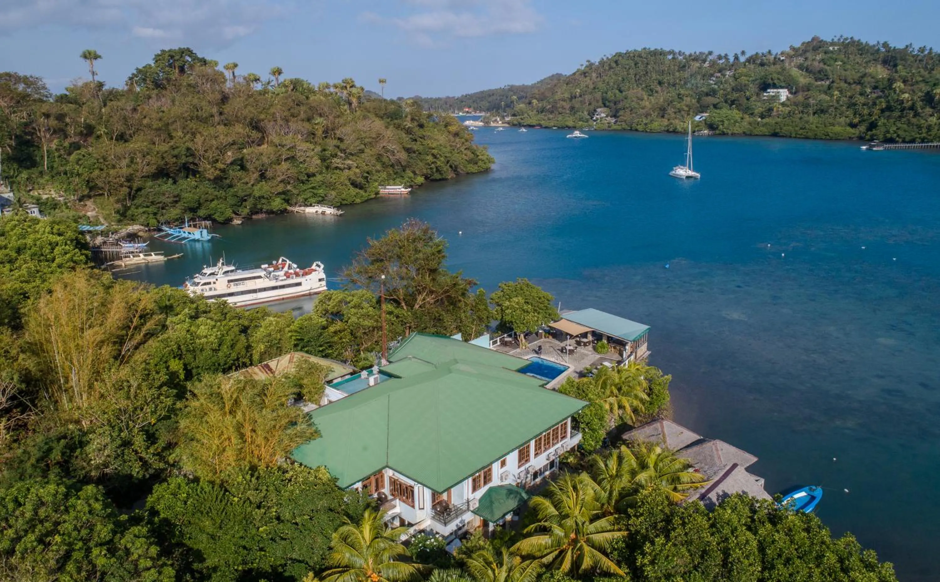 Property building in Edgewater Dive & Spa Resort