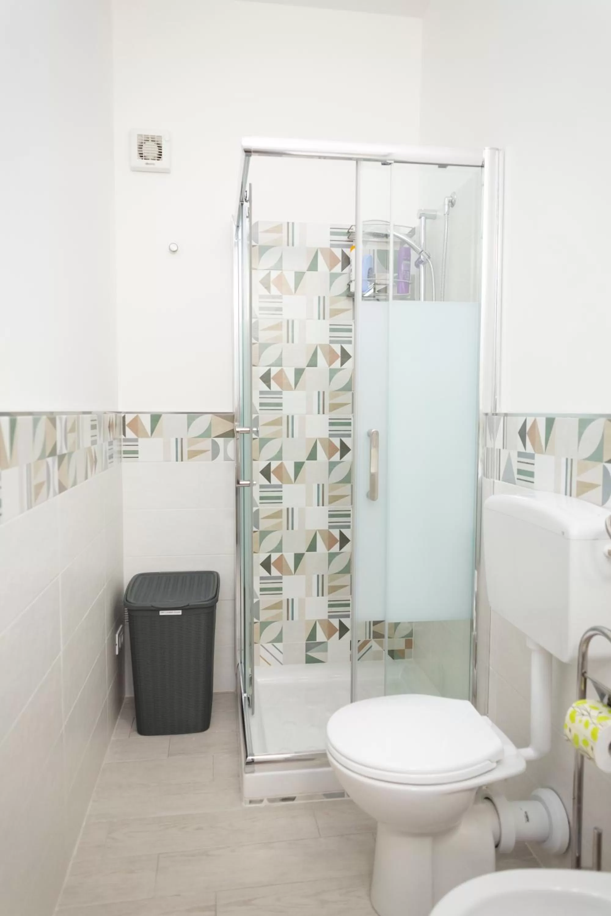 Shower in La Dimora Di Segesta B&B