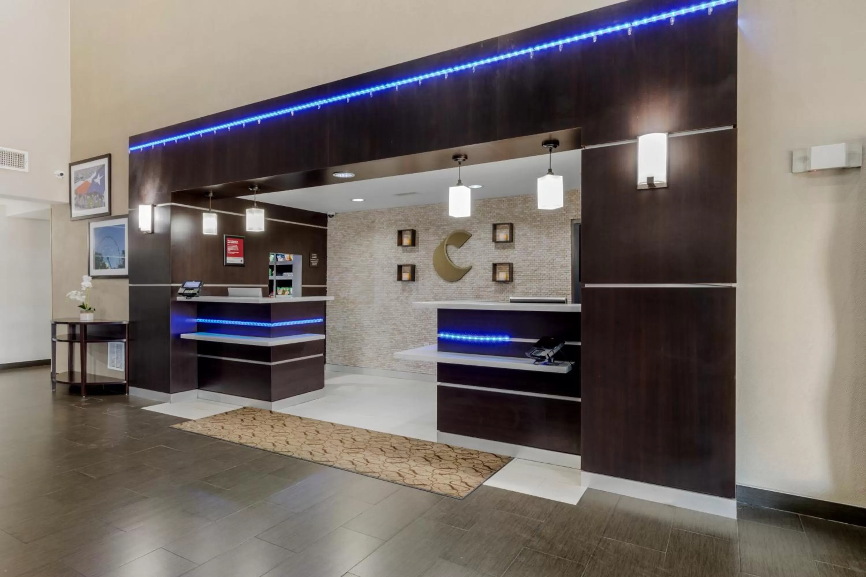 Lobby or reception in Comfort Suites Waco North - Near University Area