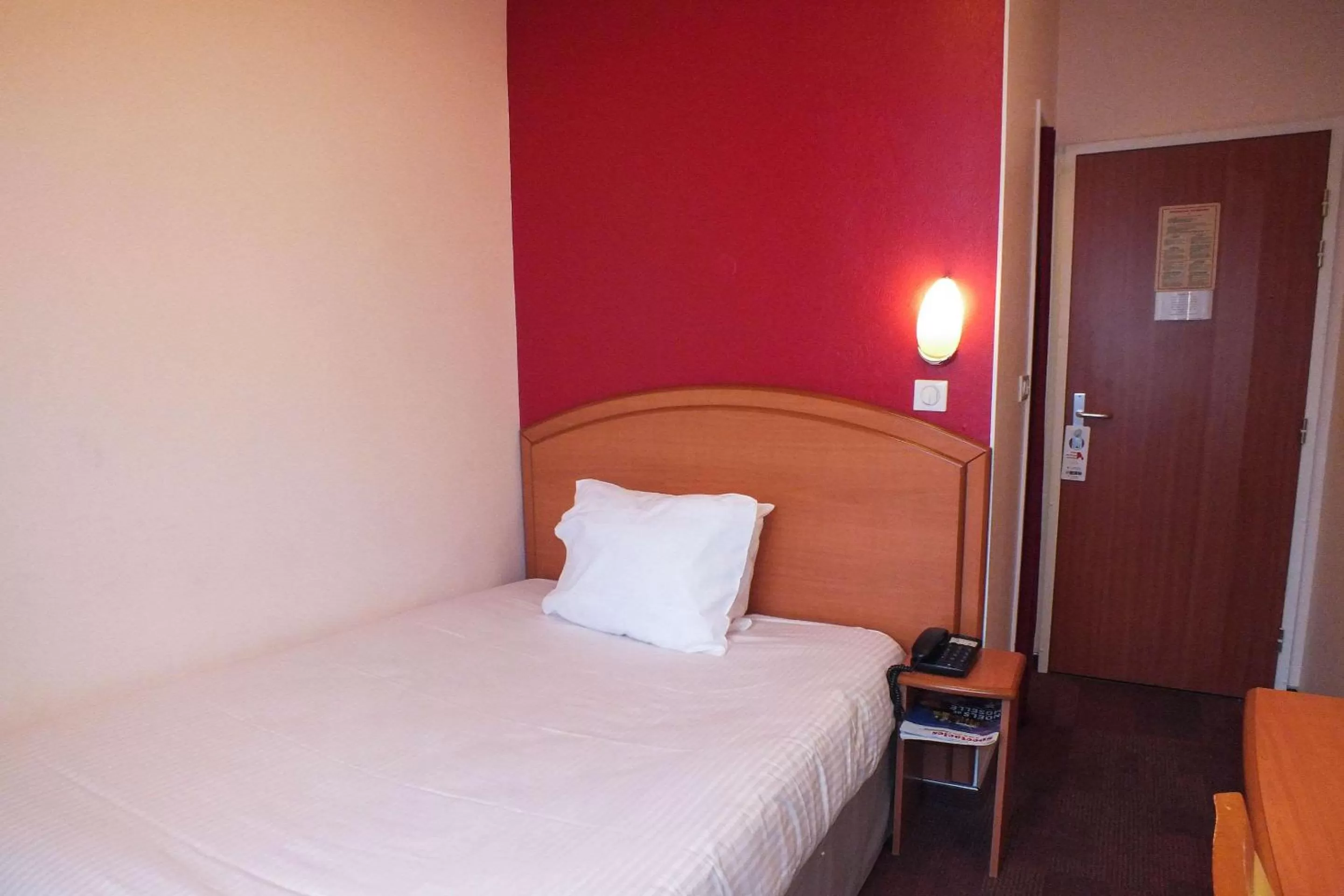 Photo of the whole room in Hotel Cecil Metz Gare