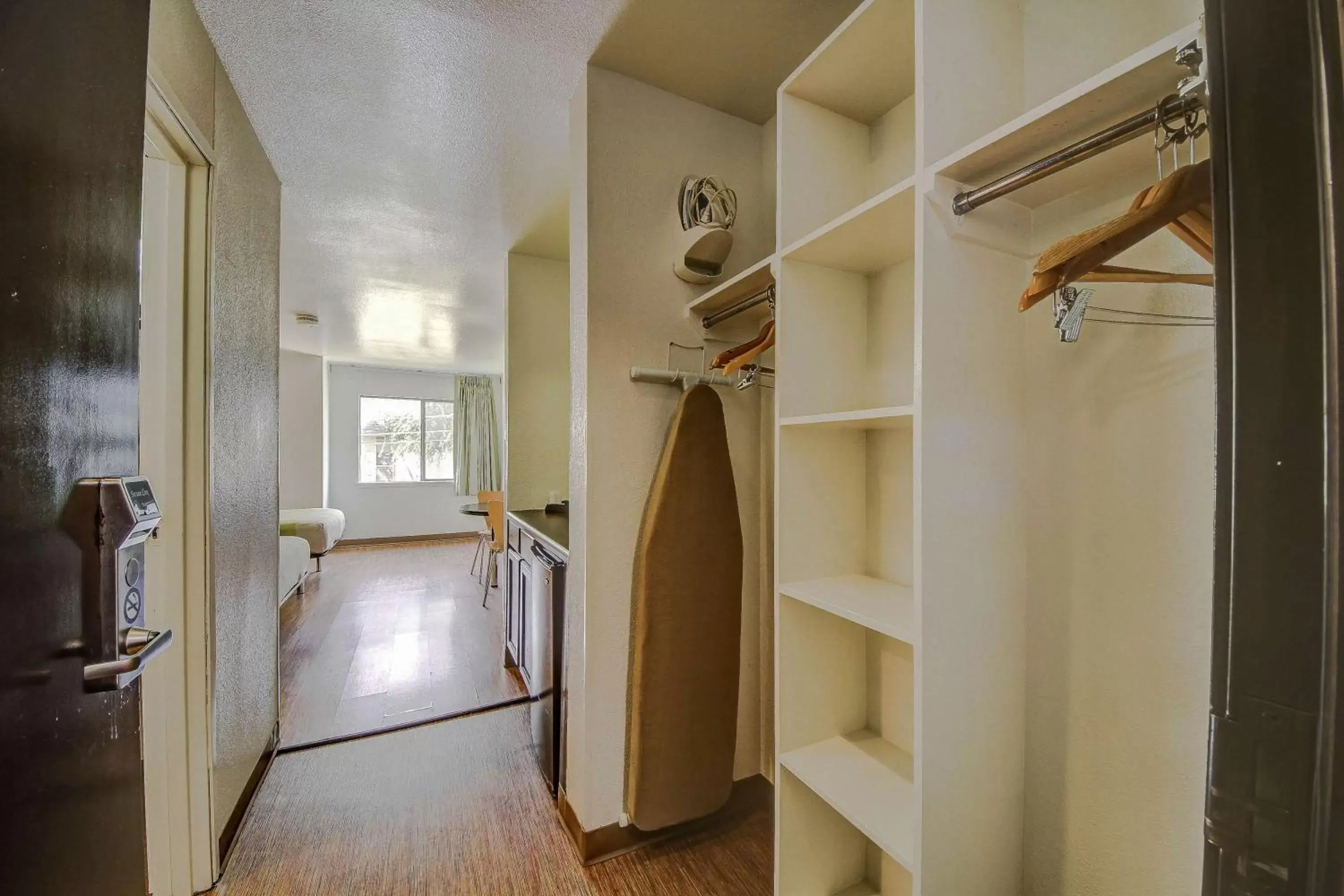 Deluxe Quadruple Room - Non-Smoking in Motel 6-San Antonio, TX - Medical Center South Deluxe Quadruple Room - Non-Smoking in Motel 6-San Antonio, TX - Medical Center South